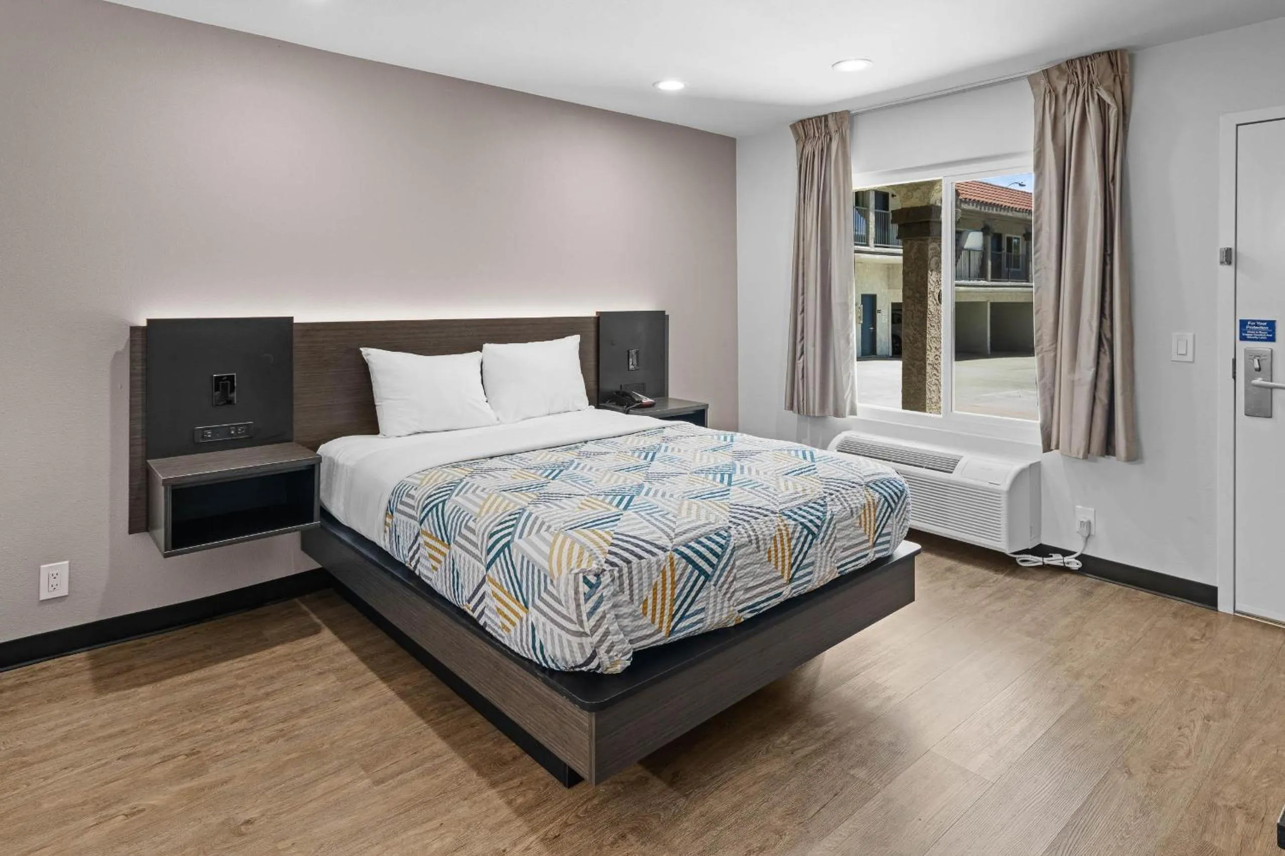 Bedroom, Bed in Motel 6-La Mesa, CA