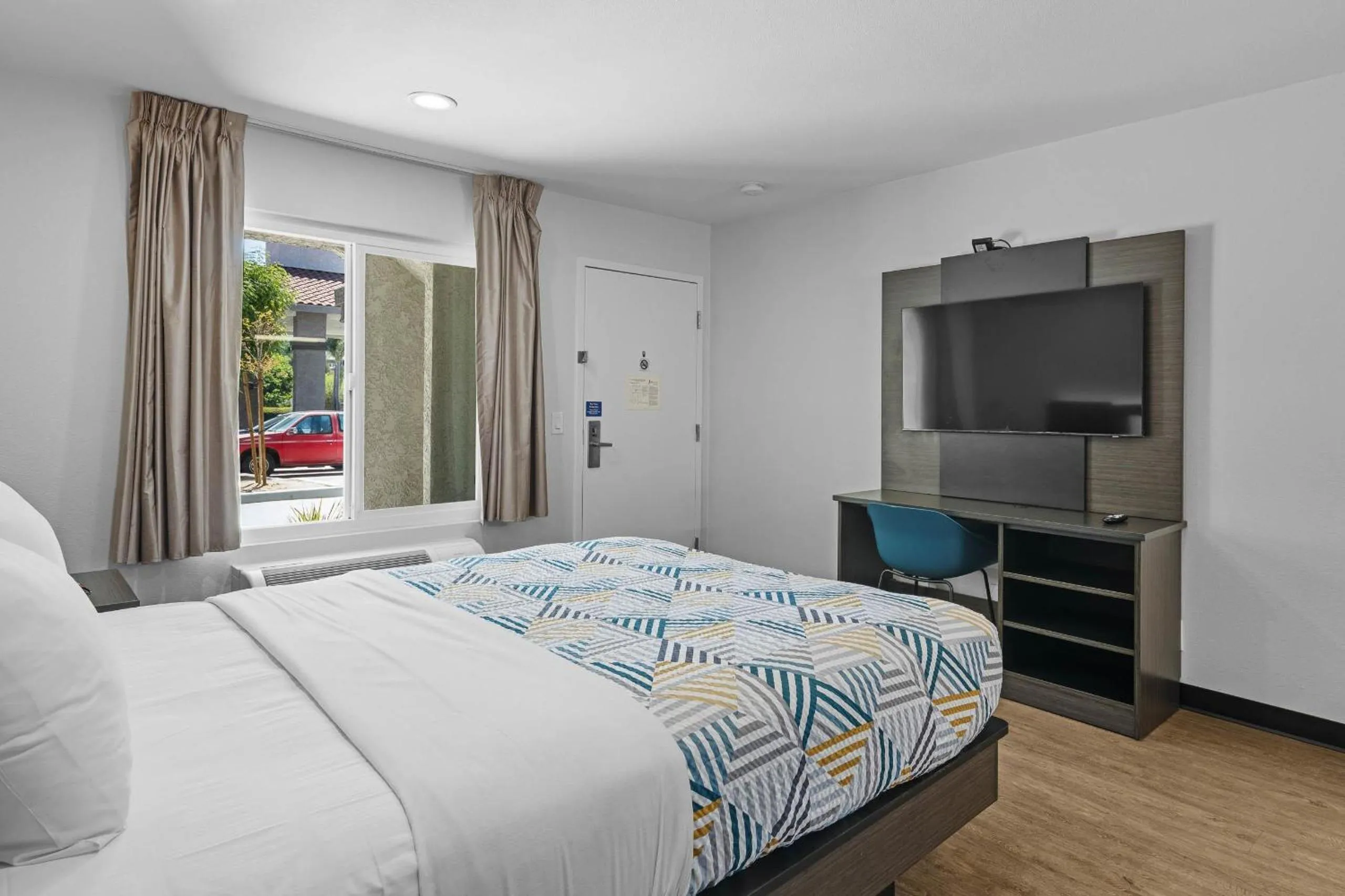 Bedroom, Bed in Motel 6-La Mesa, CA