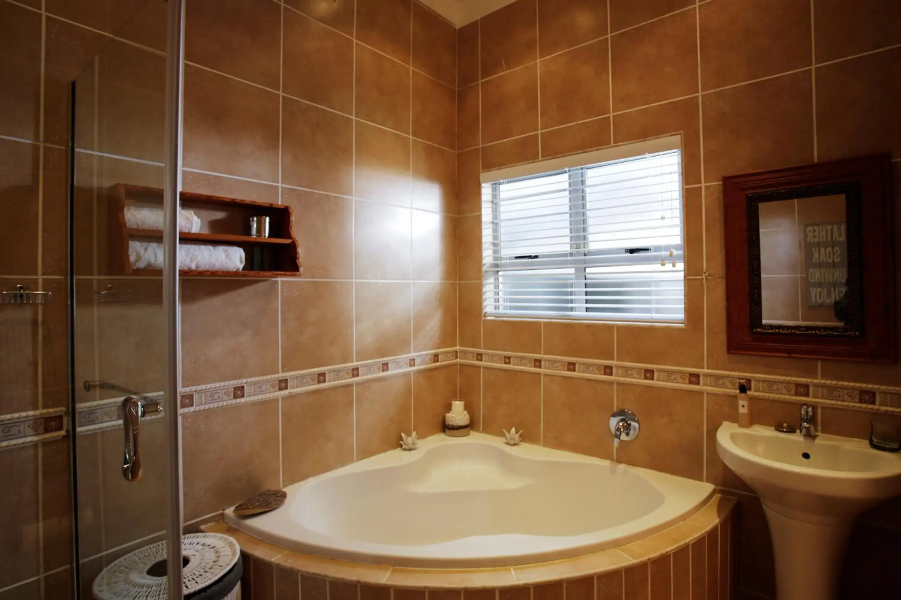 Deluxe King Room - single occupancy in Ocean Hideaway Bed and Breakfast Deluxe King Room - single occupancy in Ocean Hideaway Bed and Breakfast