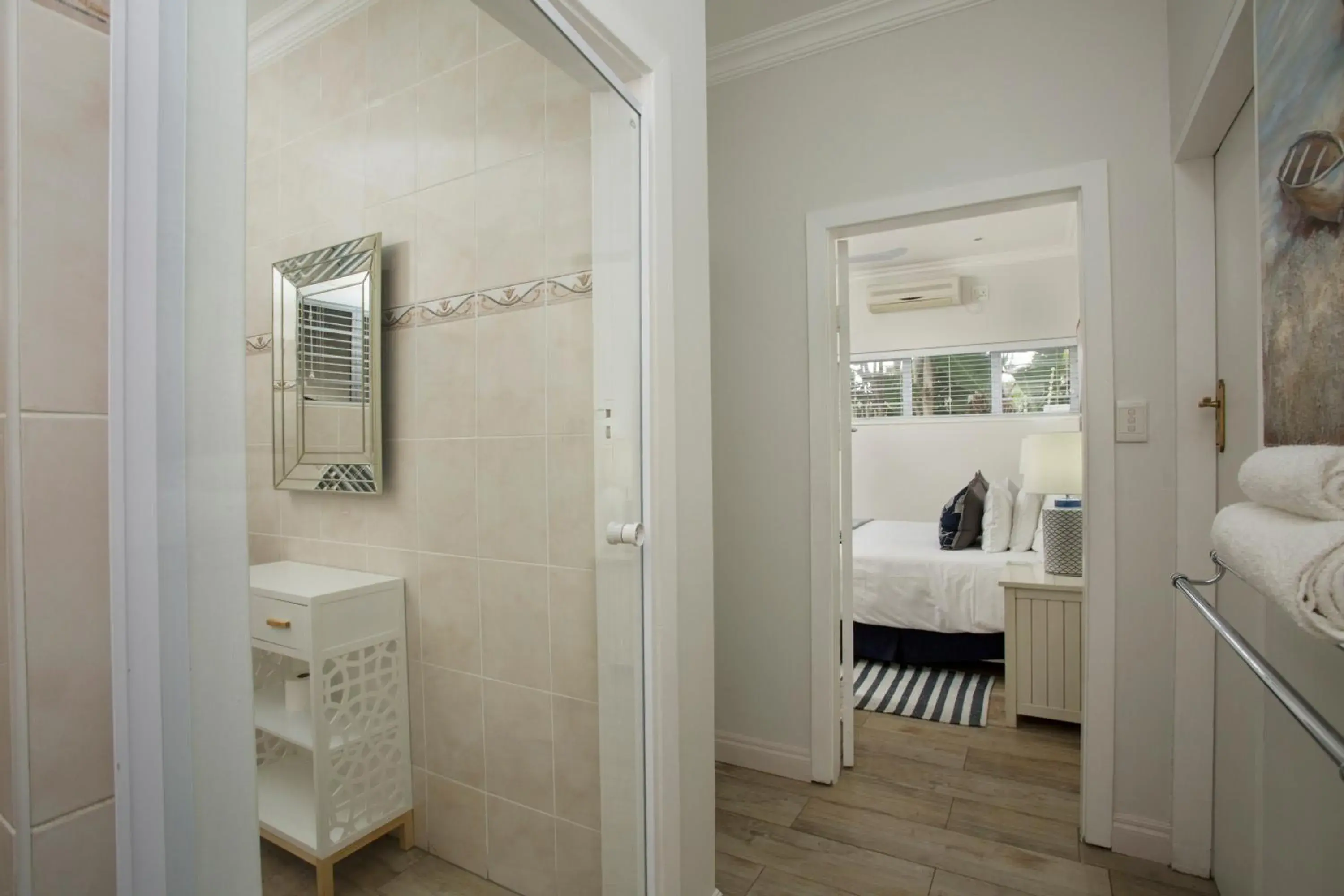 Double Room with Private Bathroom - single occupancy in Ocean Hideaway Bed and Breakfast Double Room with Private Bathroom - single occupancy in Ocean Hideaway Bed and Breakfast