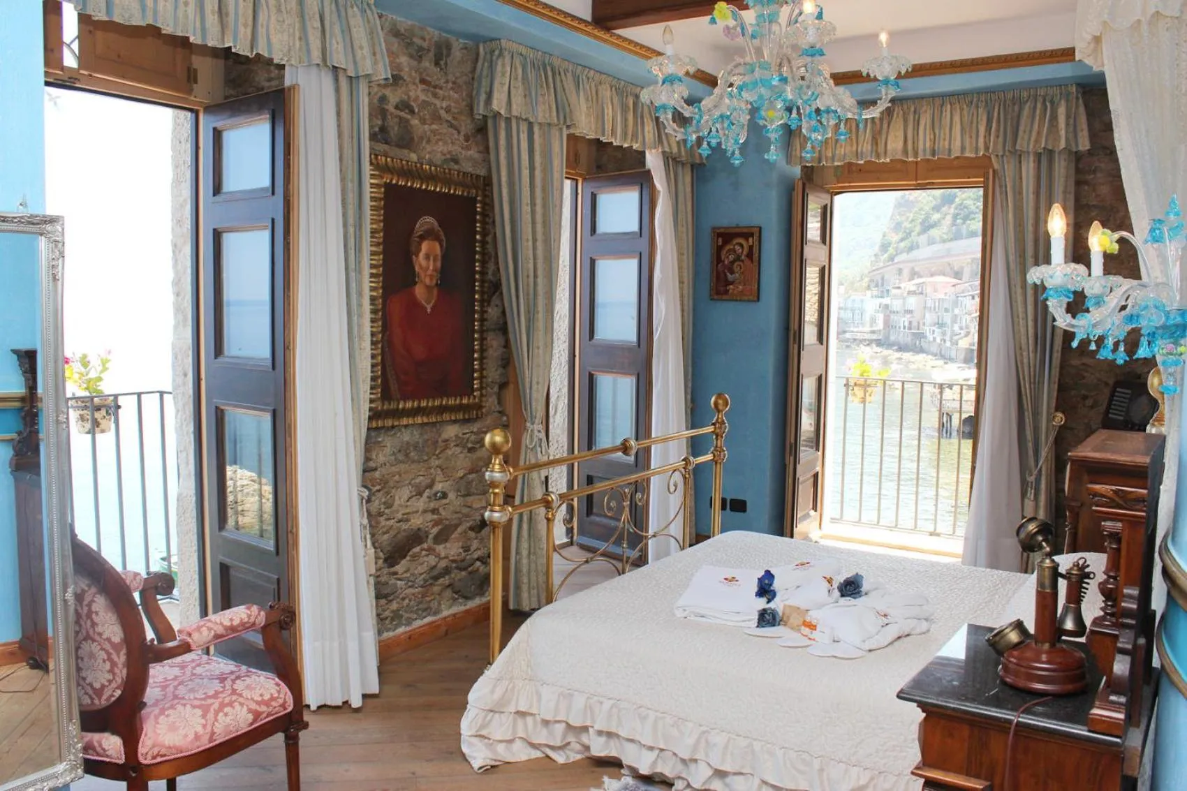 Photo of the whole room in Principe Di Scilla
