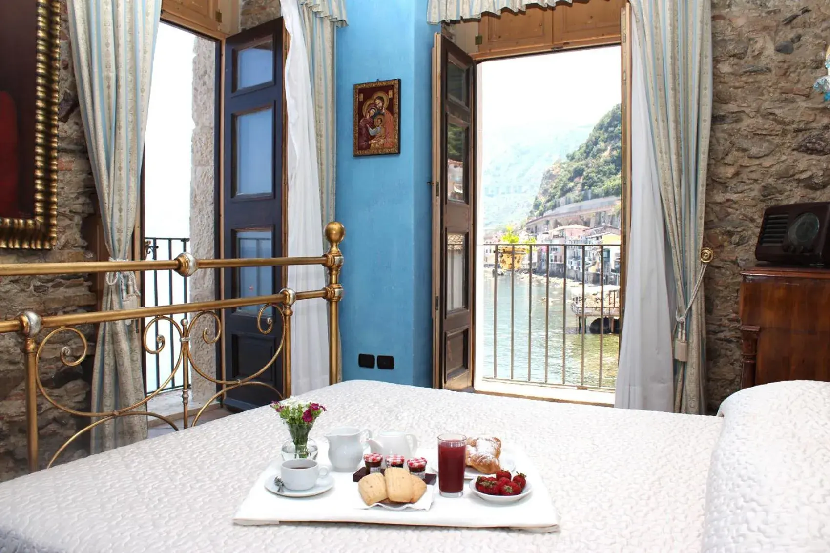 Double Room with Sea View in Principe Di Scilla Double Room with Sea View in Principe Di Scilla