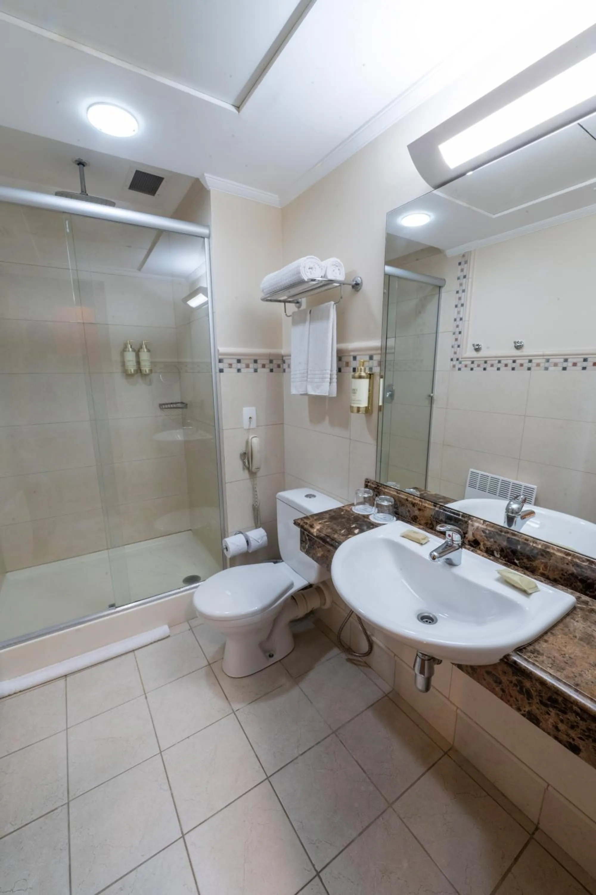 Shower in Blue Tree Towers Caxias do Sul