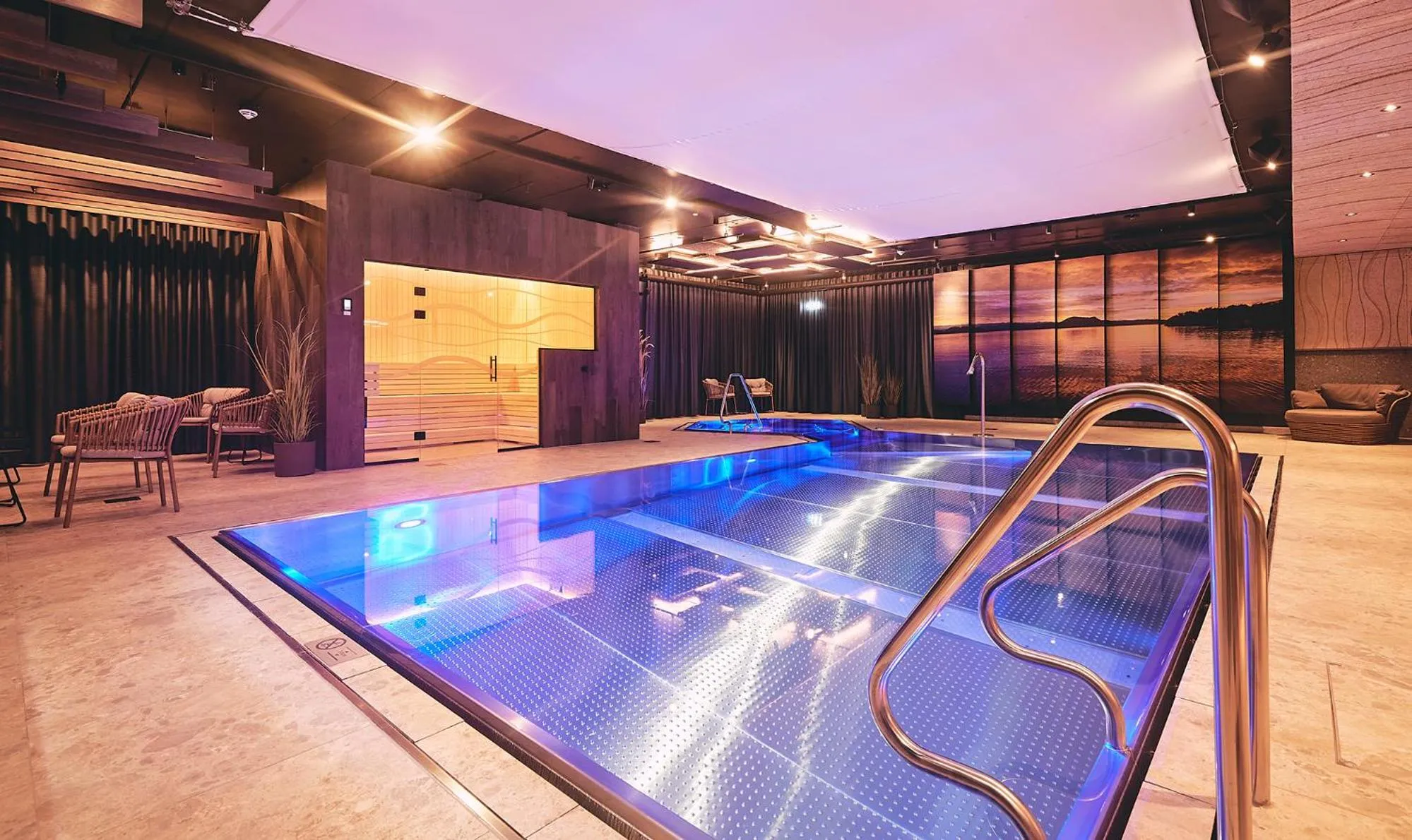 Pool view in Stord Hotel