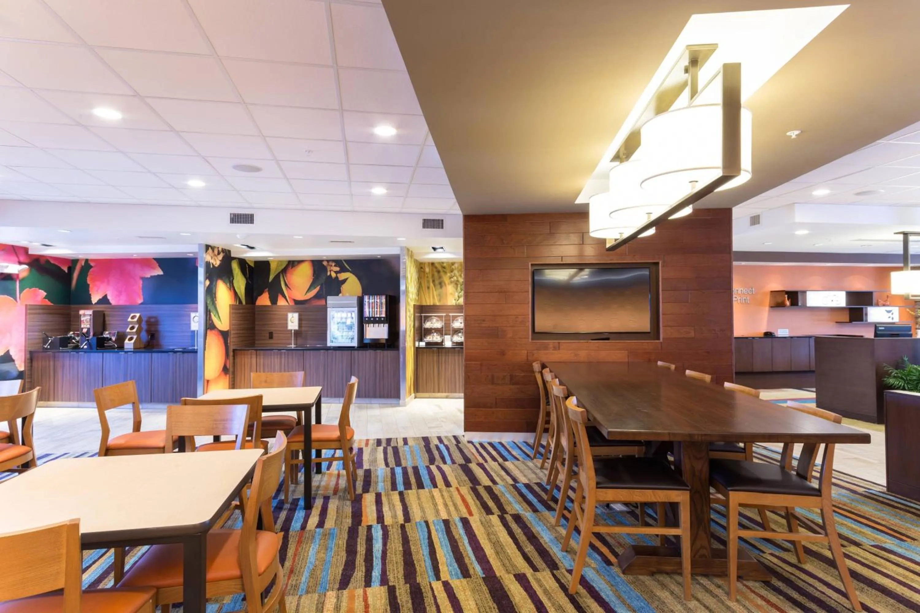 Breakfast in Fairfield Inn & Suites by Marriott Decorah