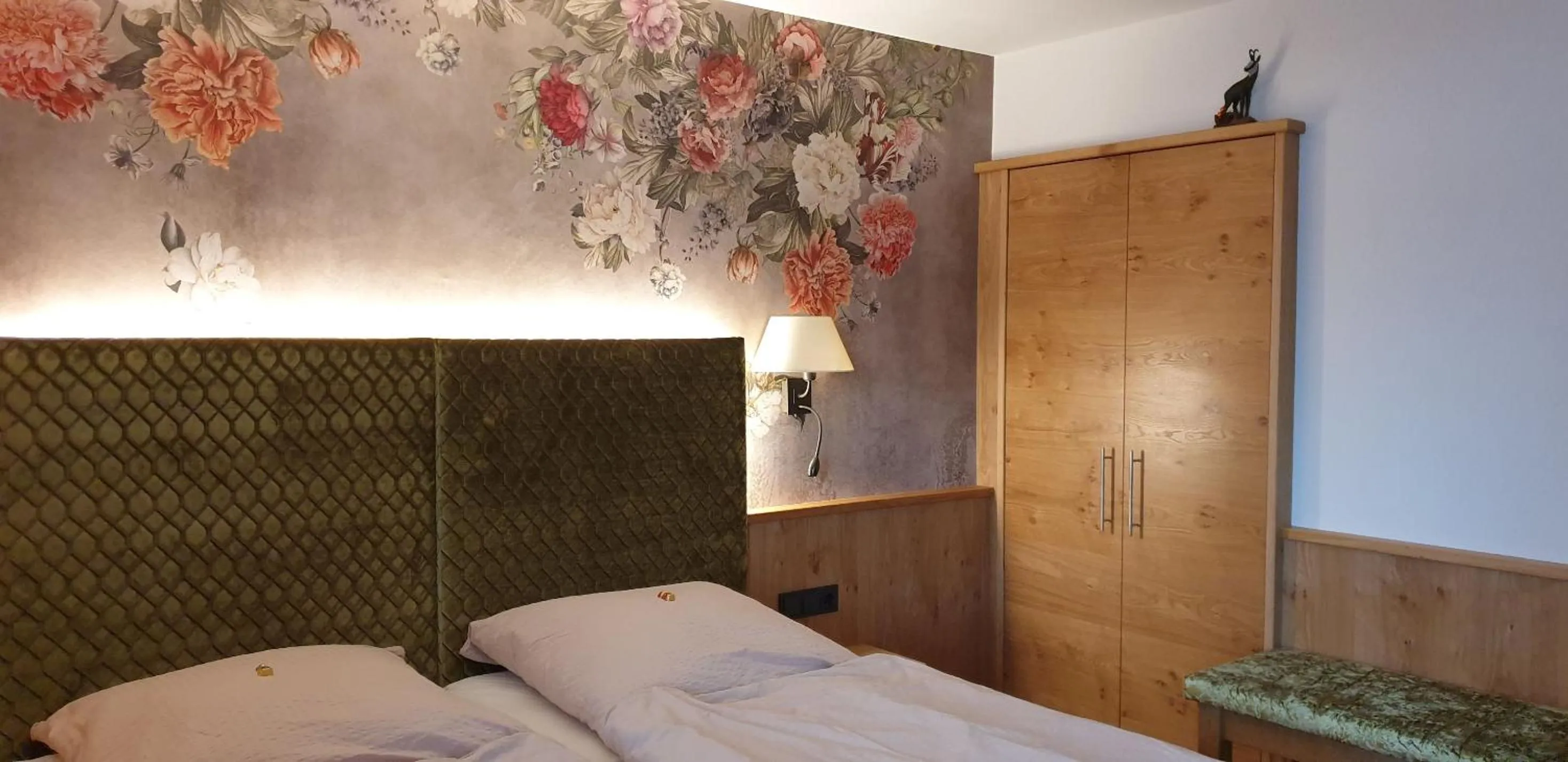 wardrobe, Bed in Haus Zauner