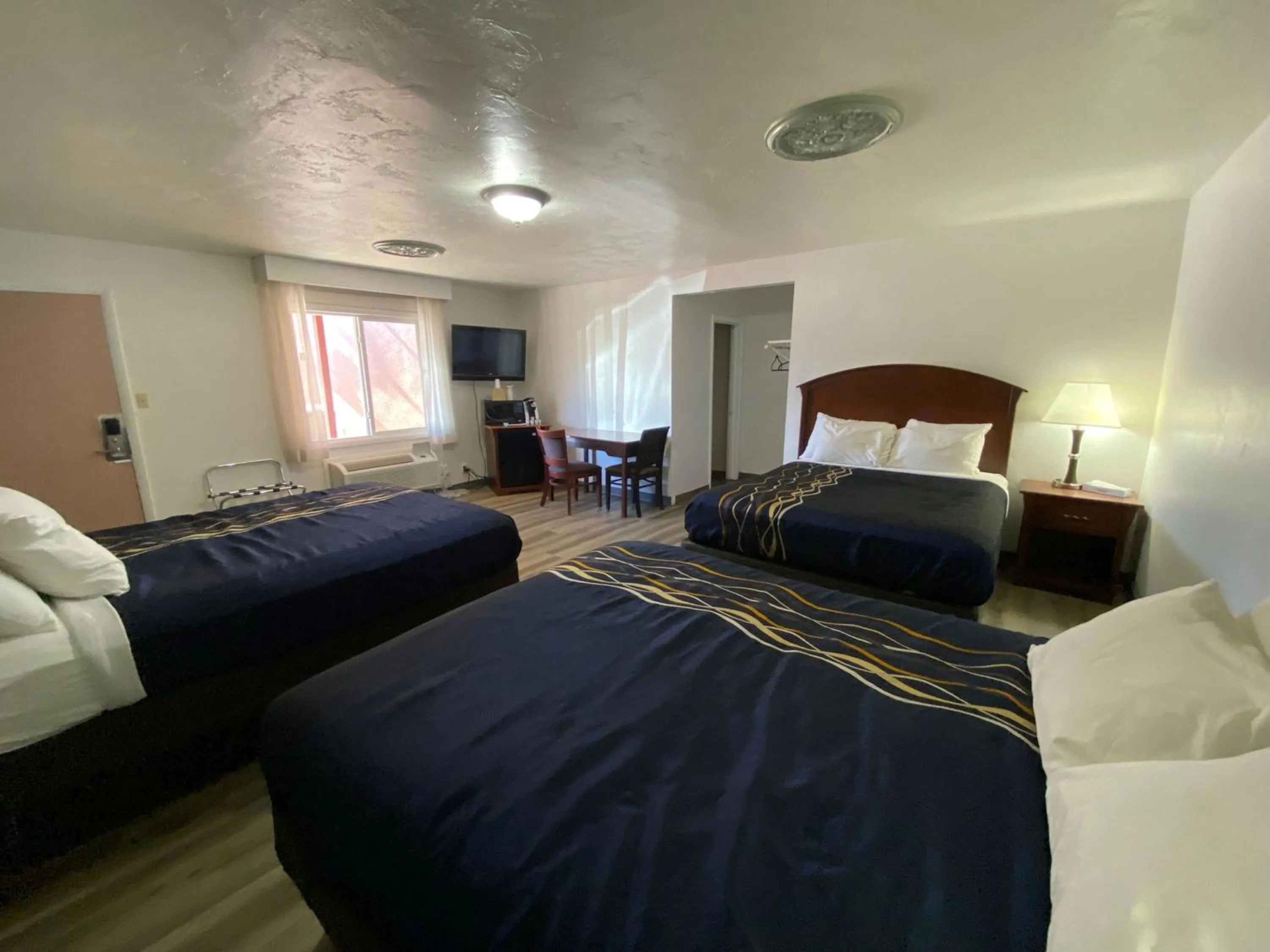 TV and multimedia, Bed in Inca Inn Moab