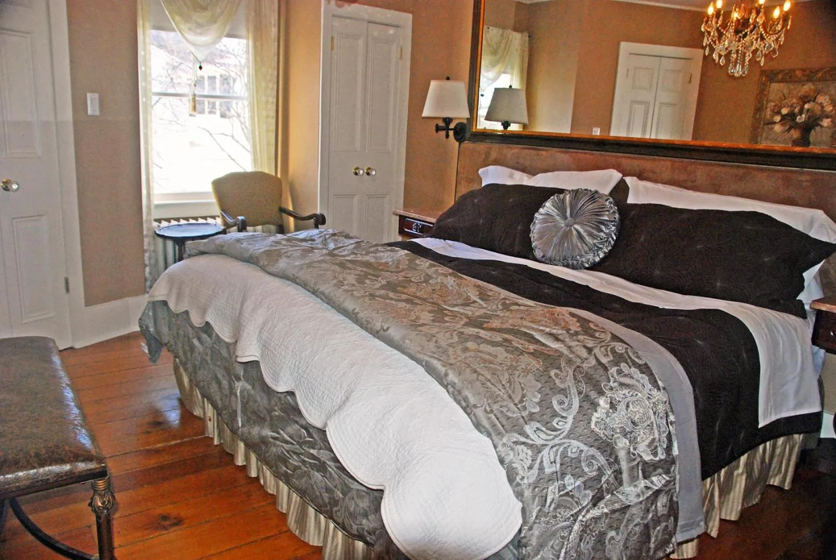 Photo of the whole room in Apple Tree Historic B&B