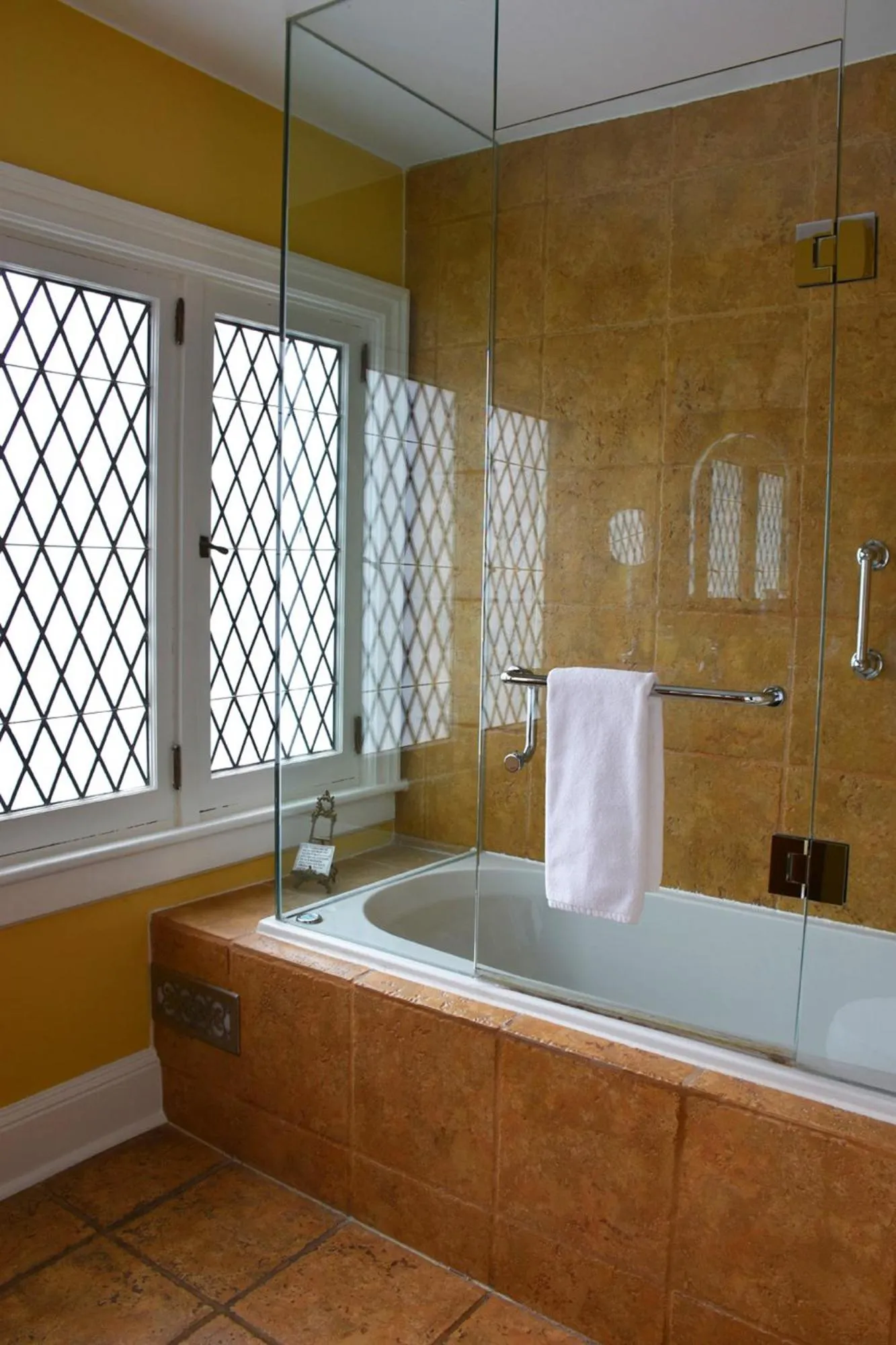 Shower in Apple Tree Historic B&B