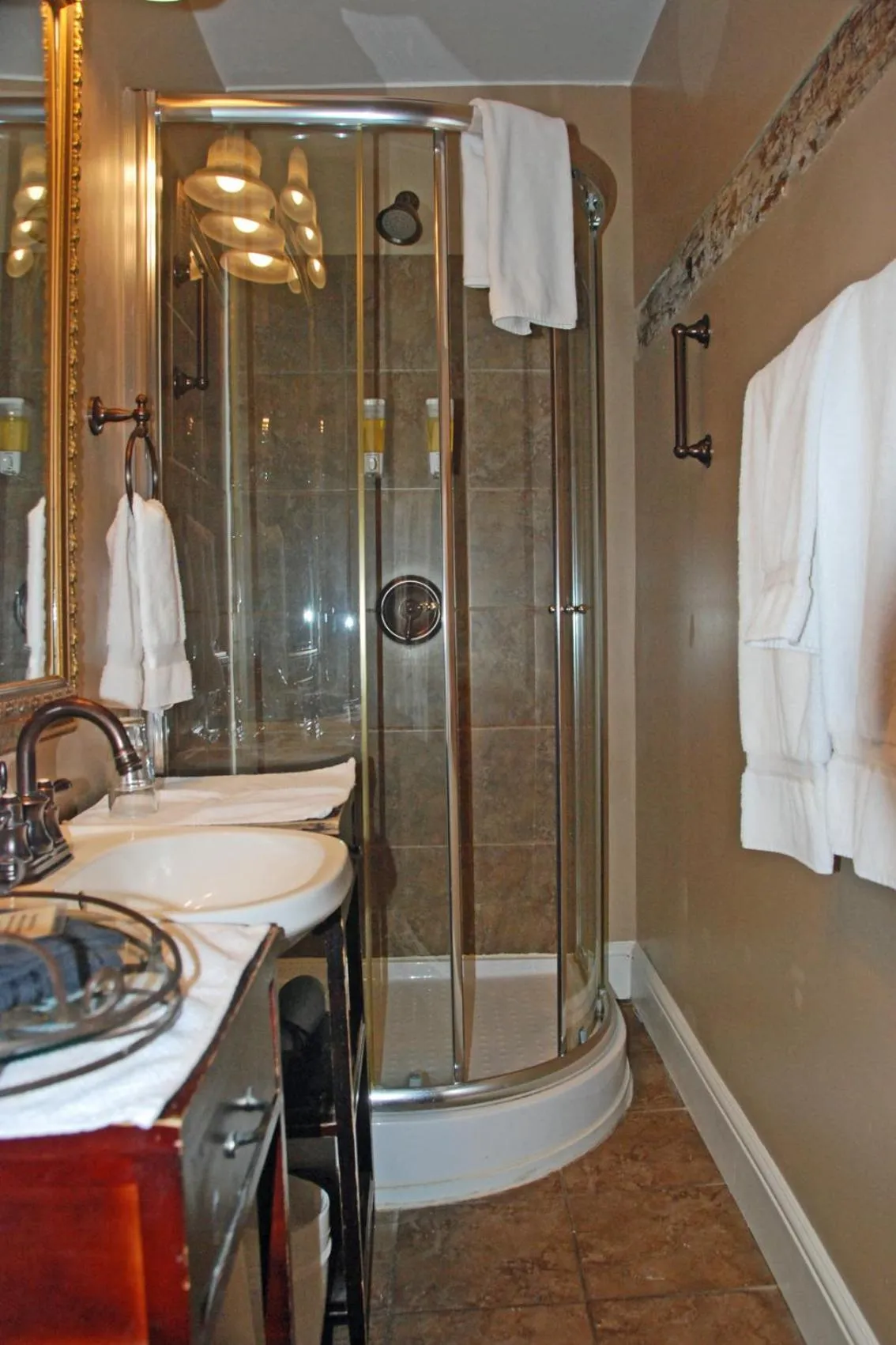 Bathroom in Apple Tree Historic B&B