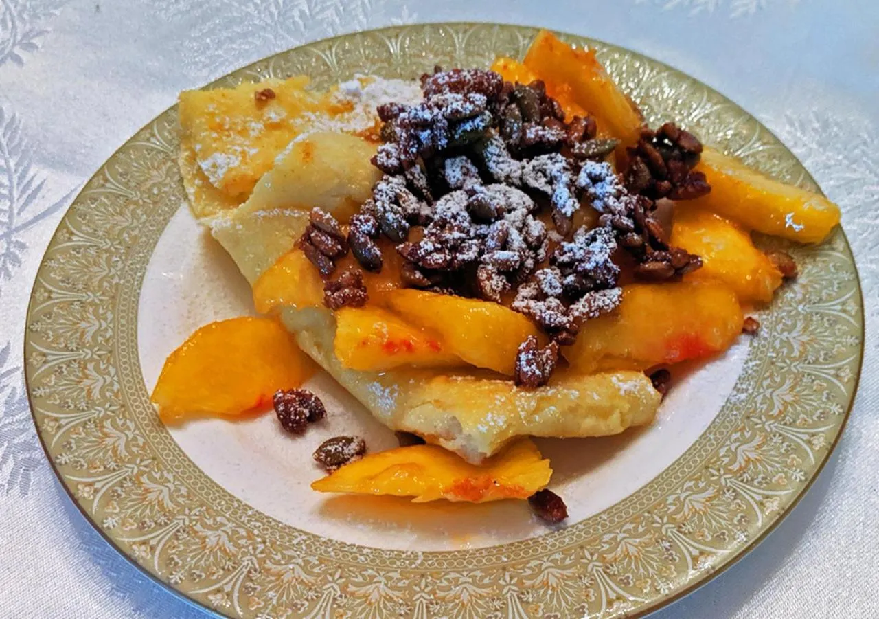 Breakfast in Apple Tree Historic B&B