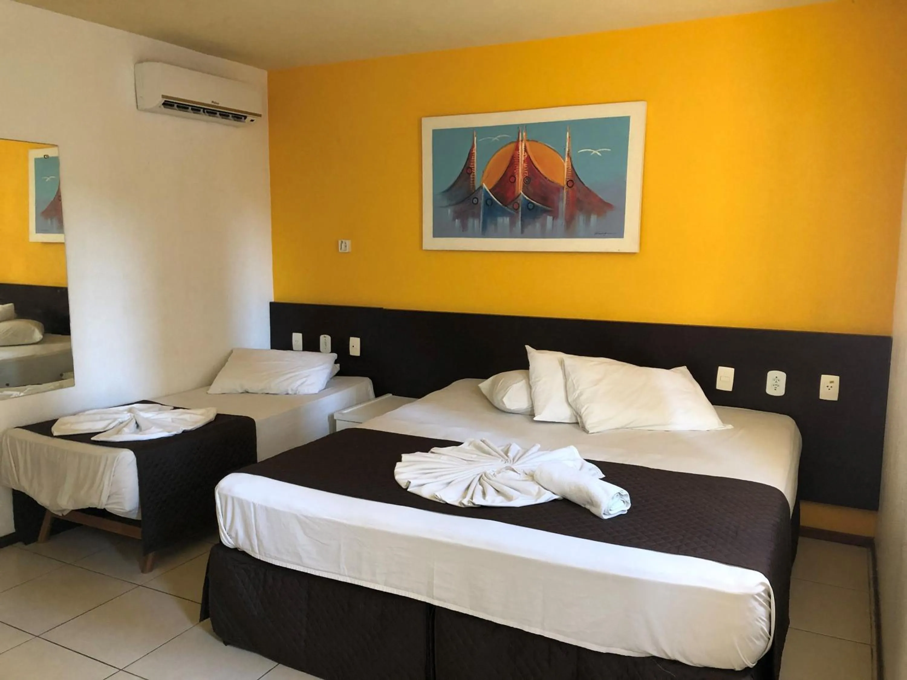 Photo of the whole room, Bed in Saint Patrick Praia Hotel