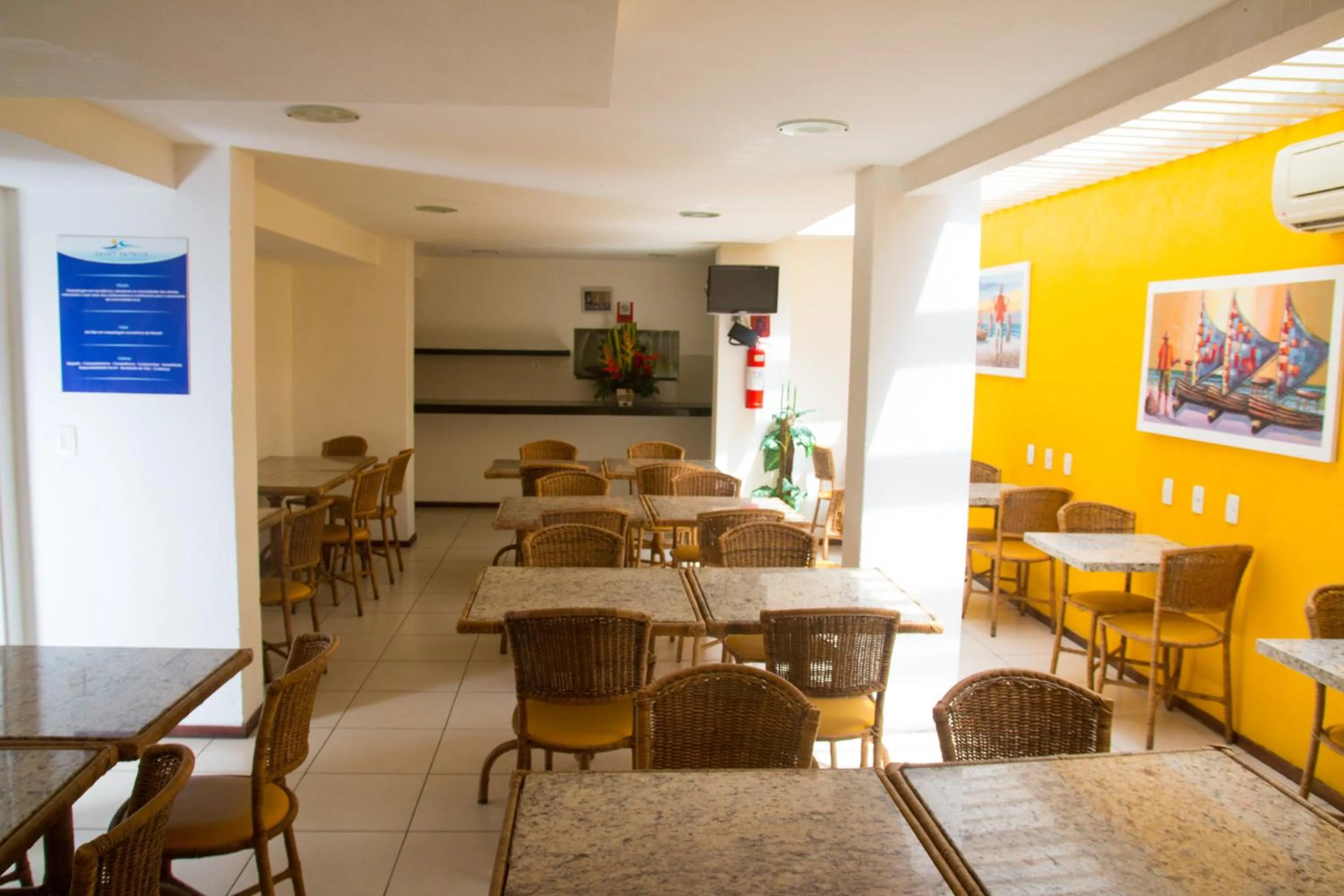 Restaurant/places to eat in Saint Patrick Praia Hotel