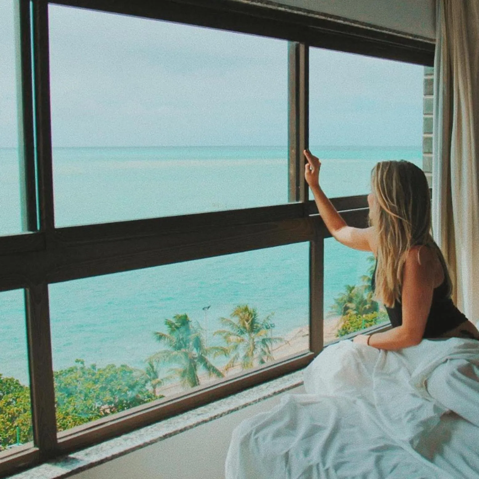 View (from property/room), Bed in Hotel Ponta Verde Maceió