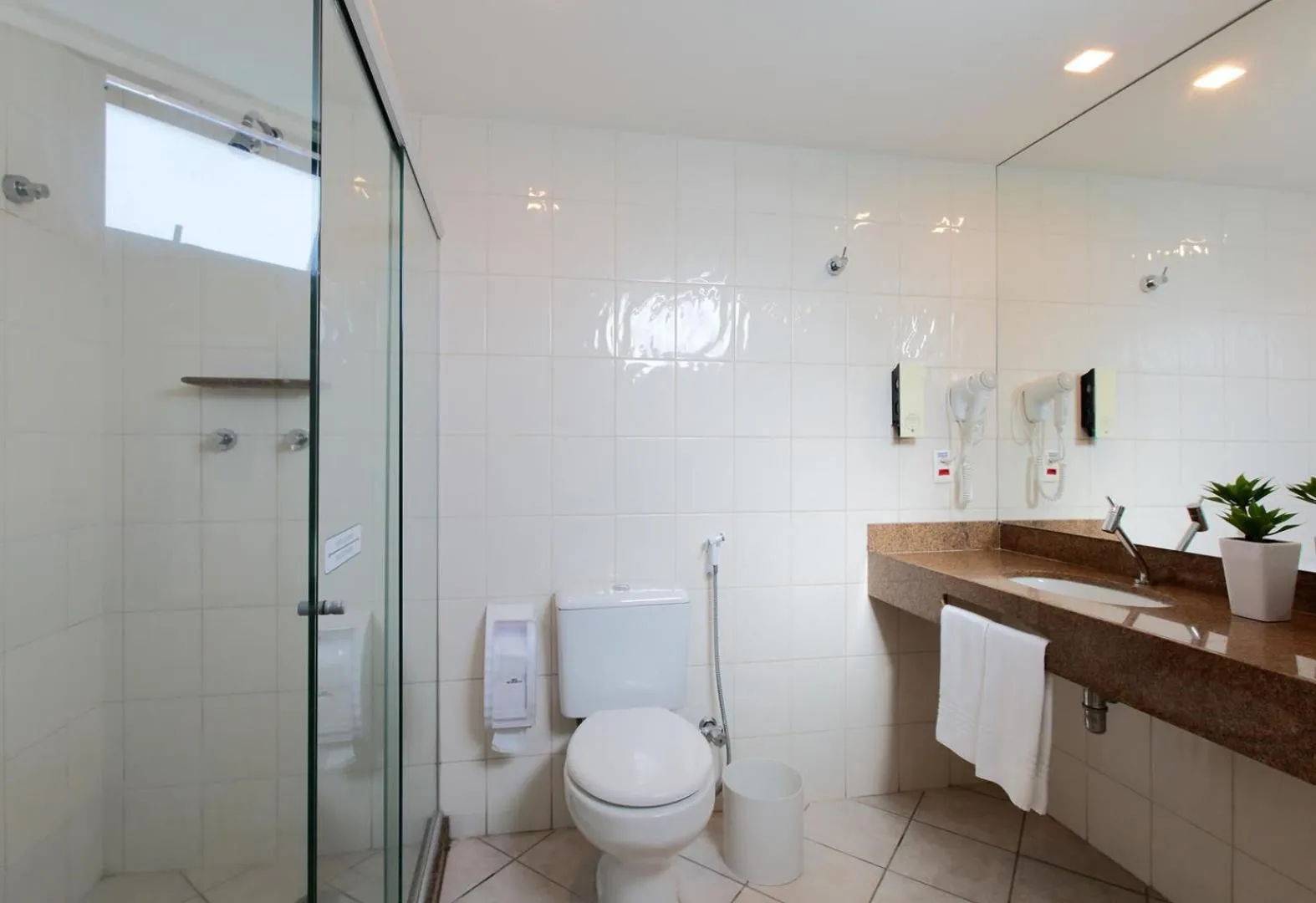 Shower in Hotel Ponta Verde Maceió