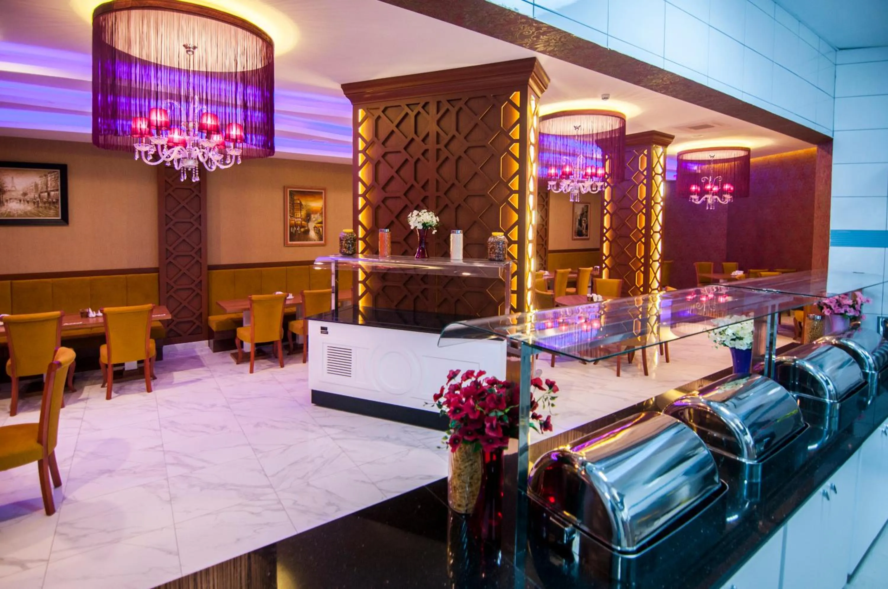 Restaurant/places to eat in Exelans Hotel