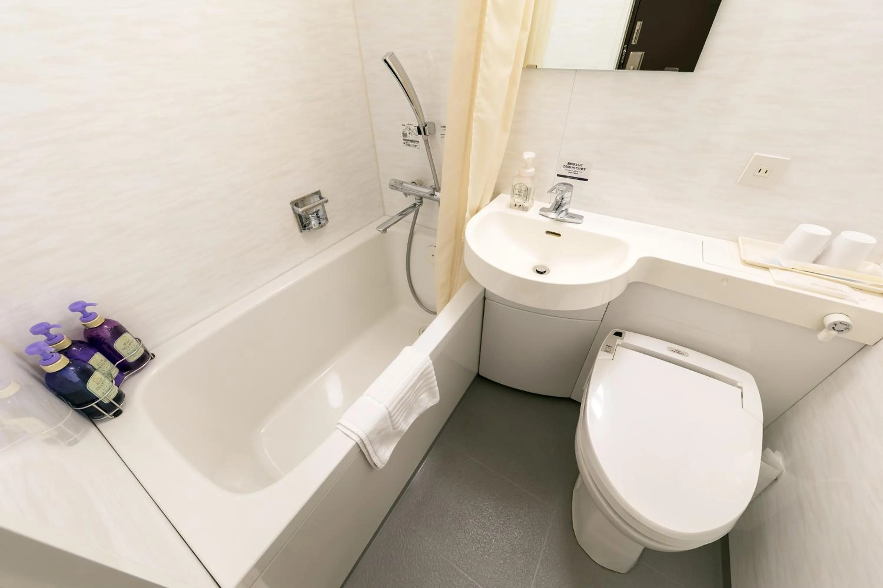 Bathroom in Ginza Capital Hotel Akane