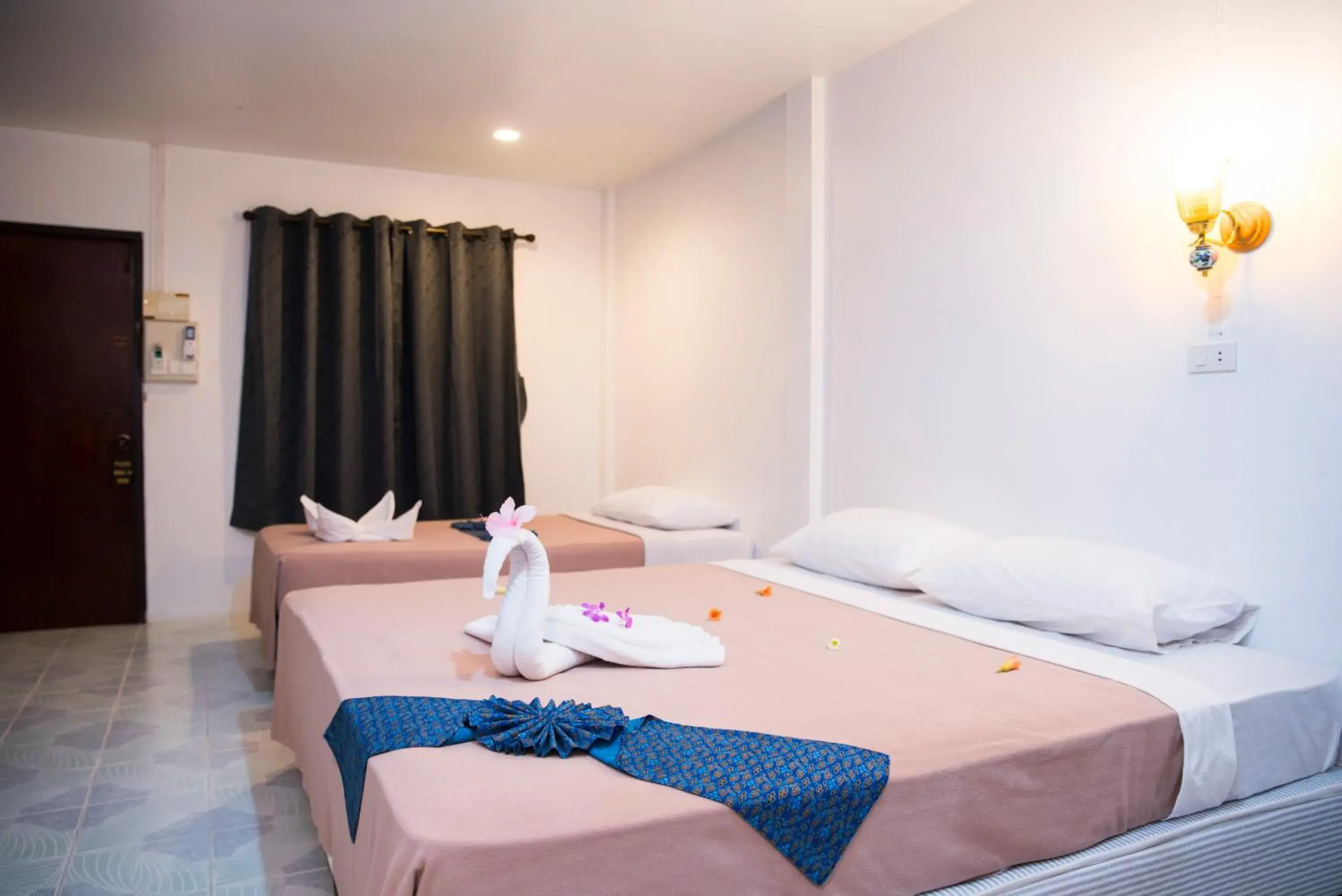 Triple Room with Pool View in Beck's Resort Triple Room with Pool View in Beck's Resort