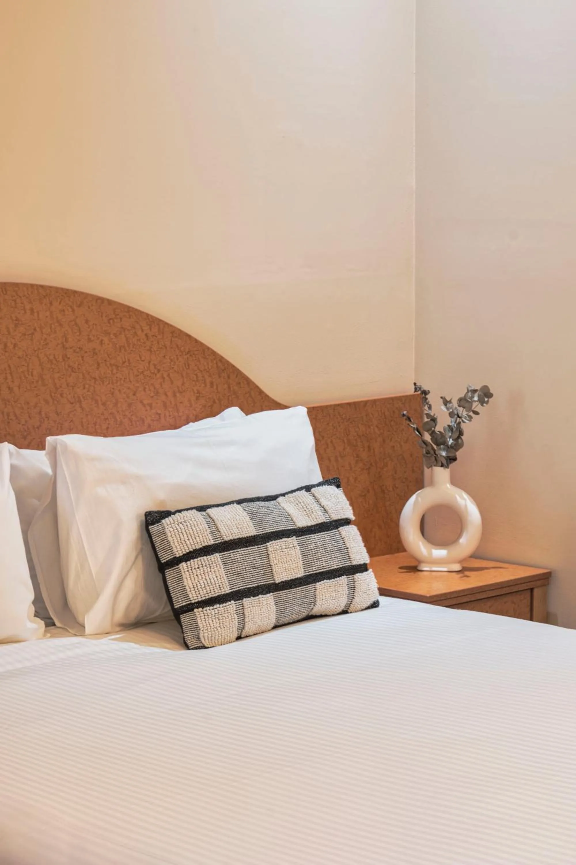 Bed in Blue Mountains Heritage Motel