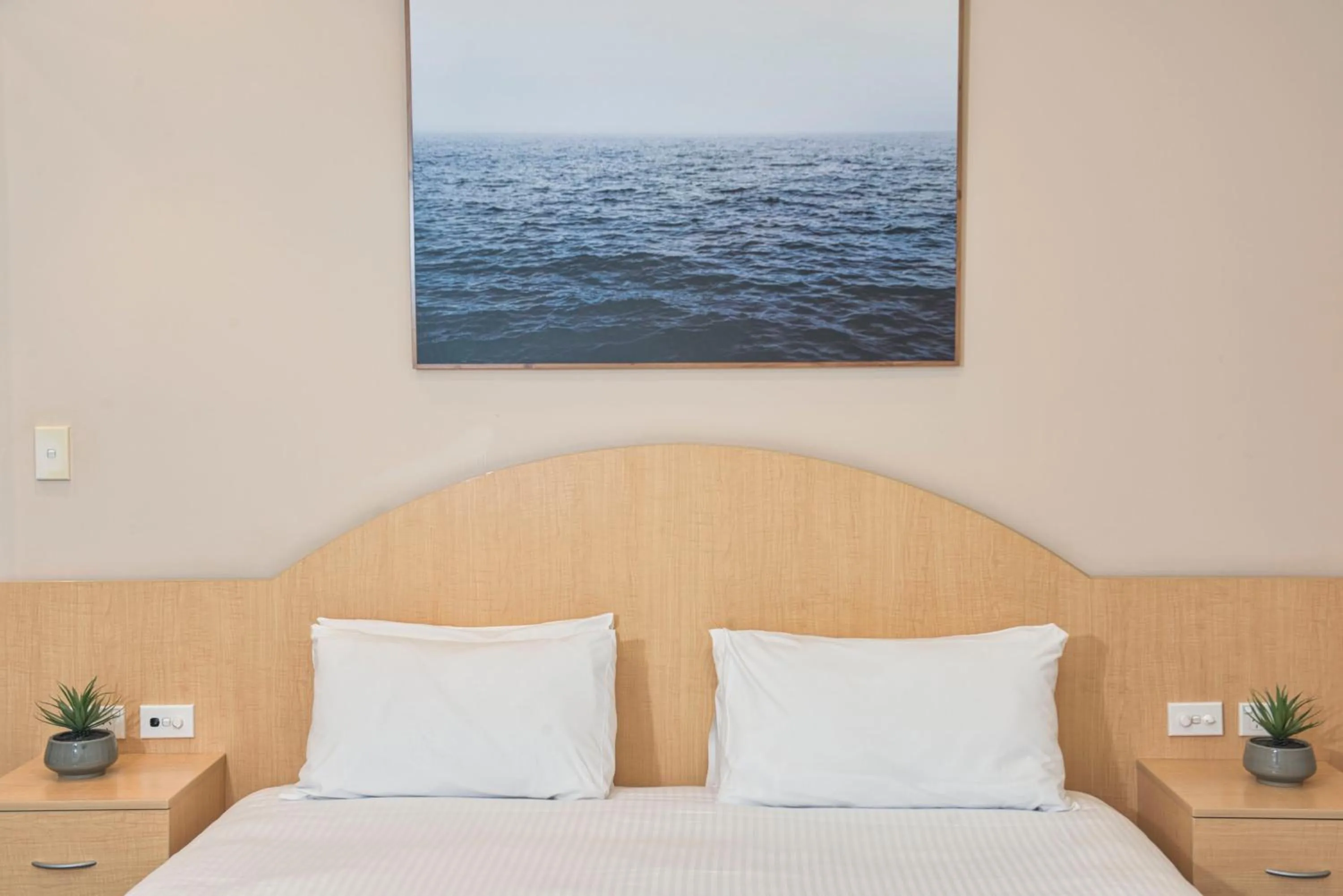 Bed in Blue Mountains Heritage Motel