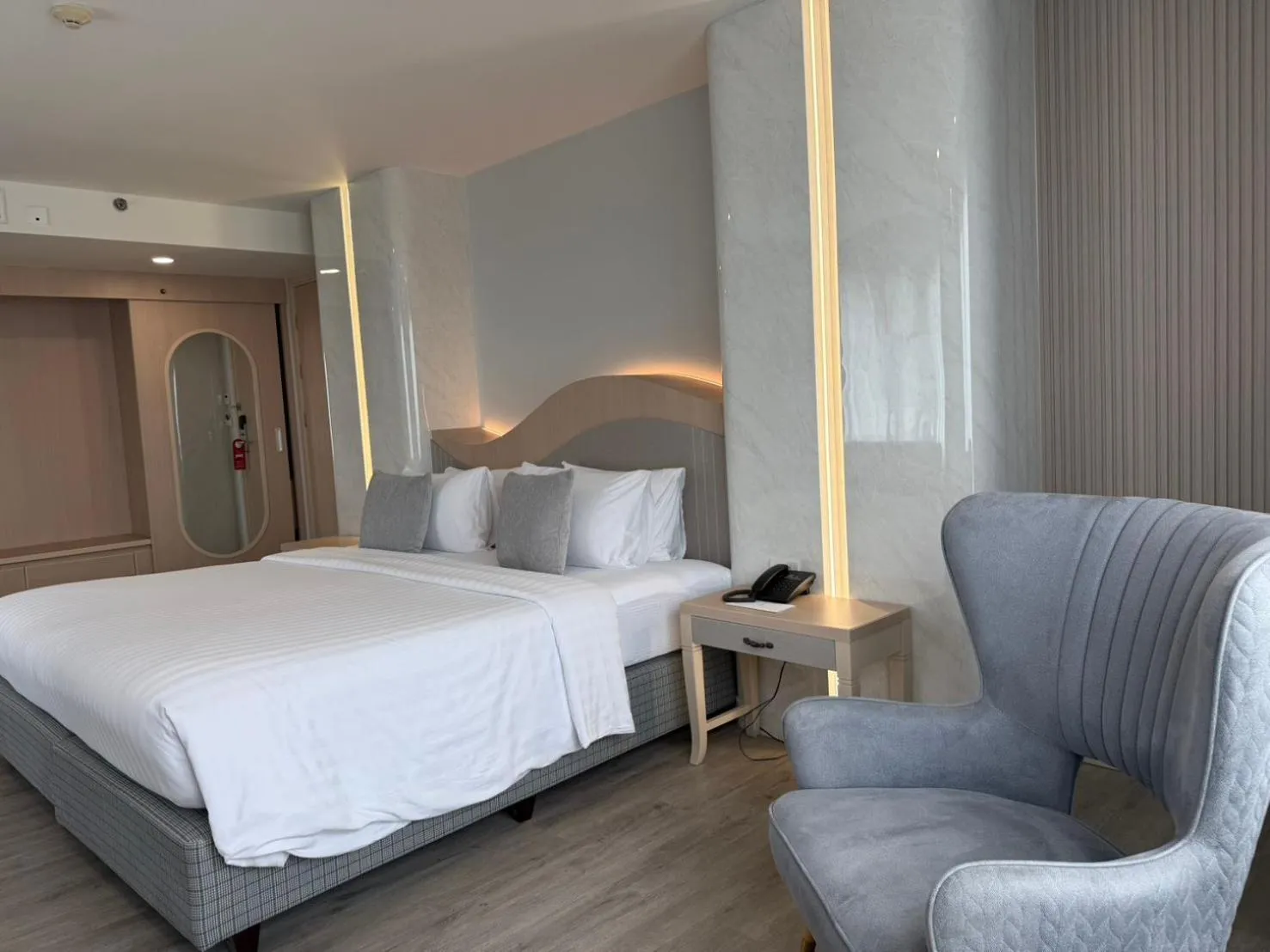 Bedroom, Bed in Empress Pattaya Hotel