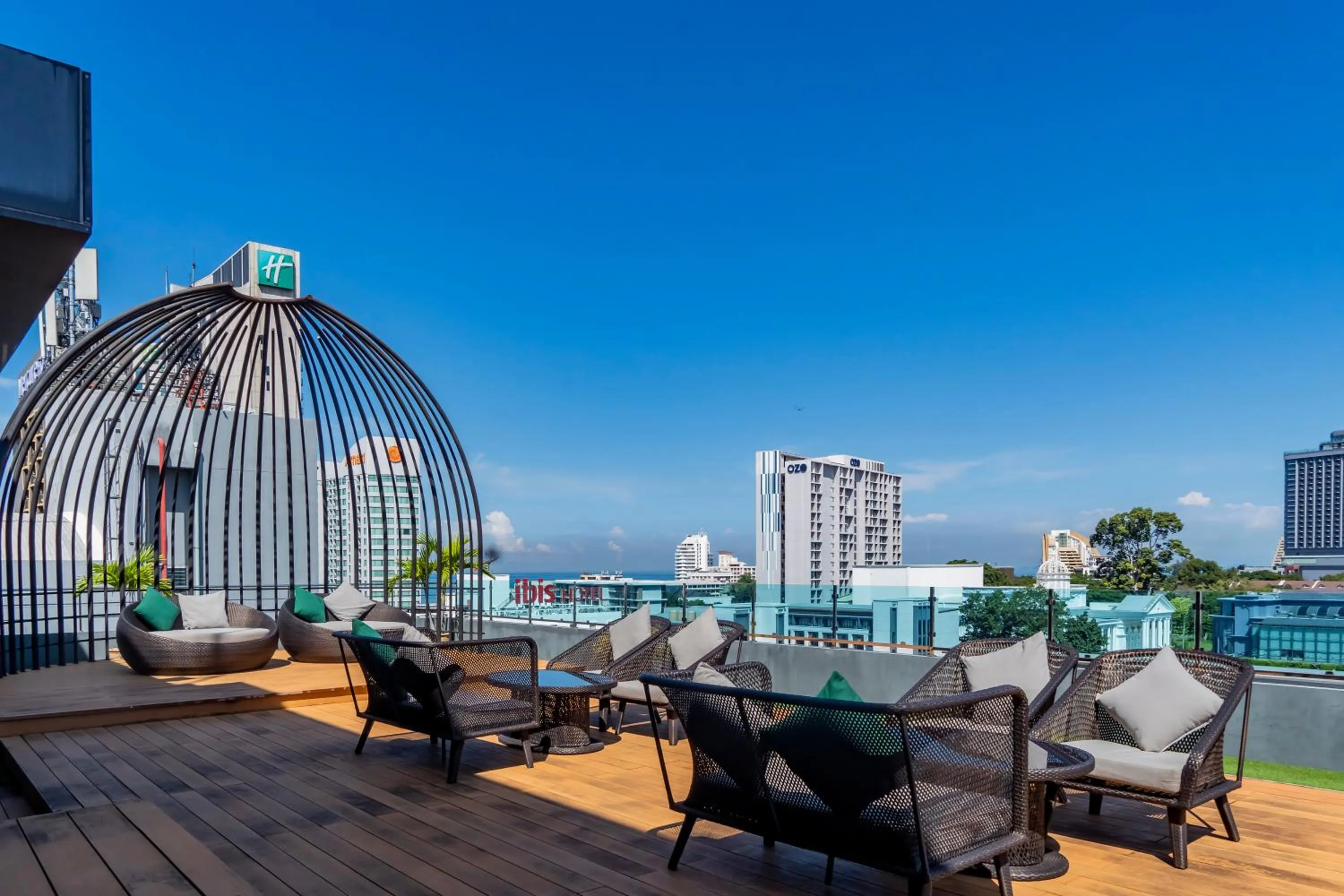 Area and facilities in Empress Pattaya Hotel