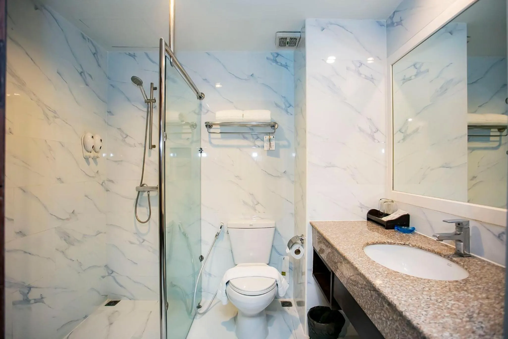 Shower in Empress Pattaya Hotel