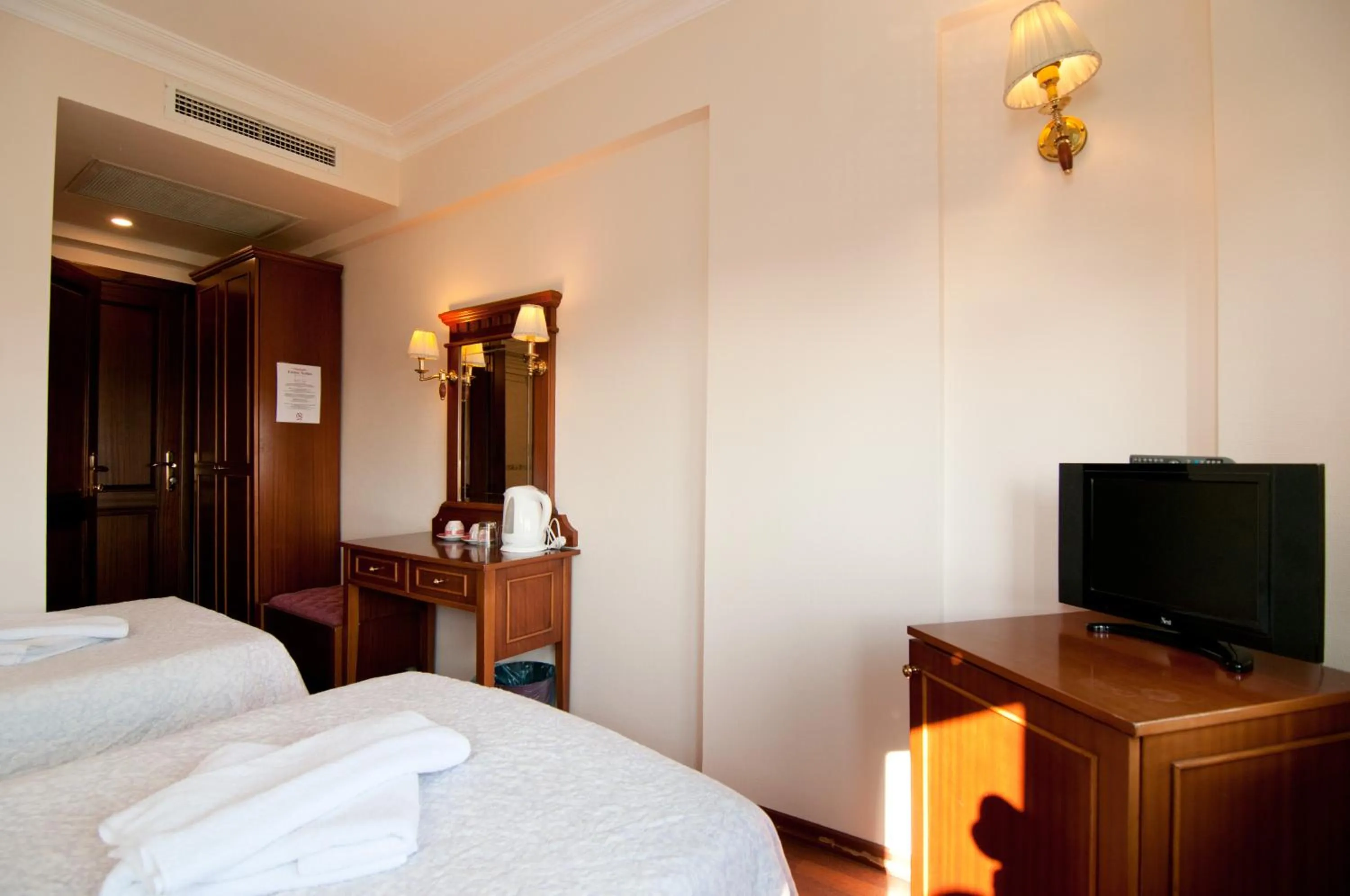 Bed in Emine Sultan Hotel