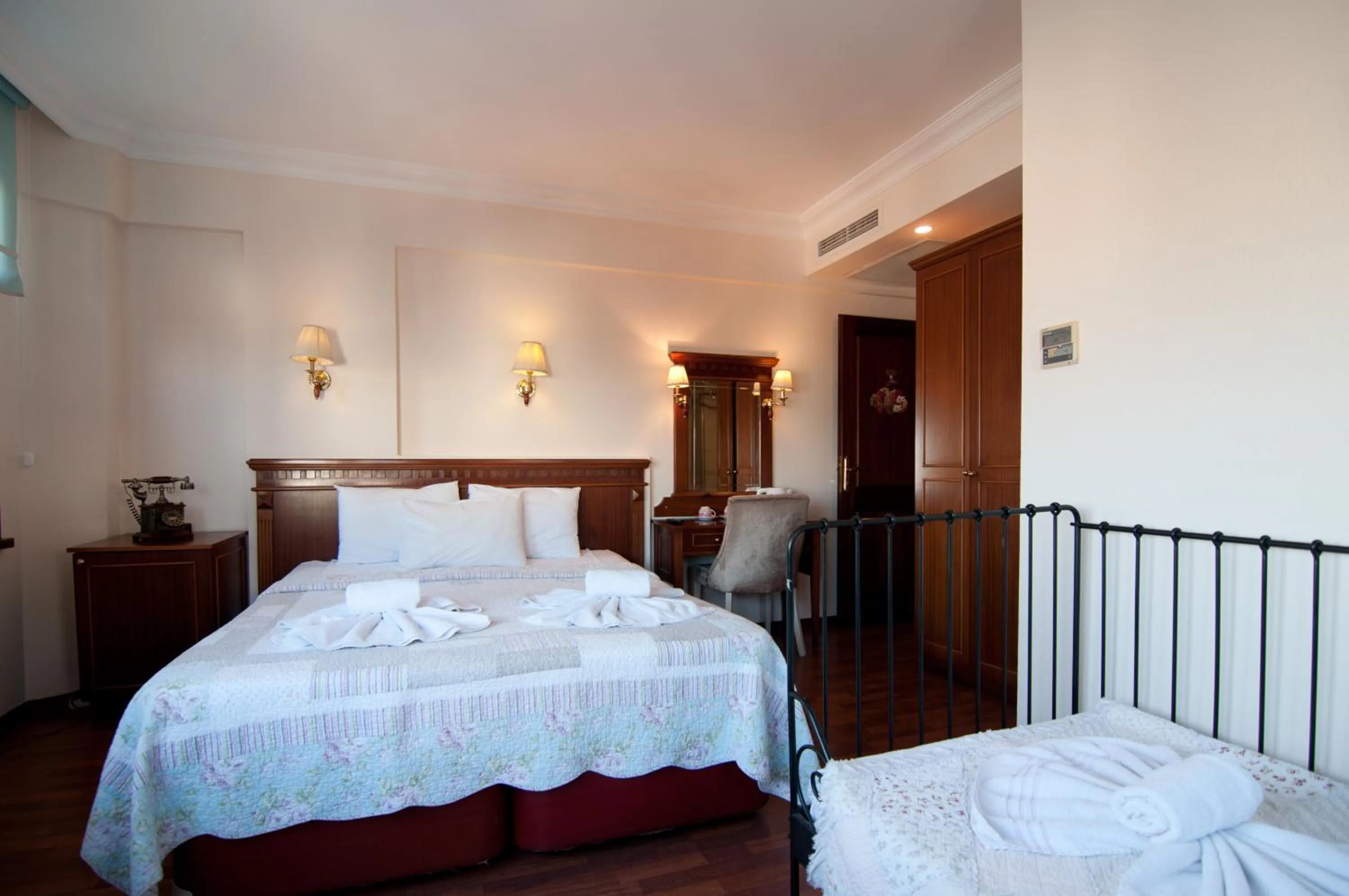 Photo of the whole room, Bed in Emine Sultan Hotel