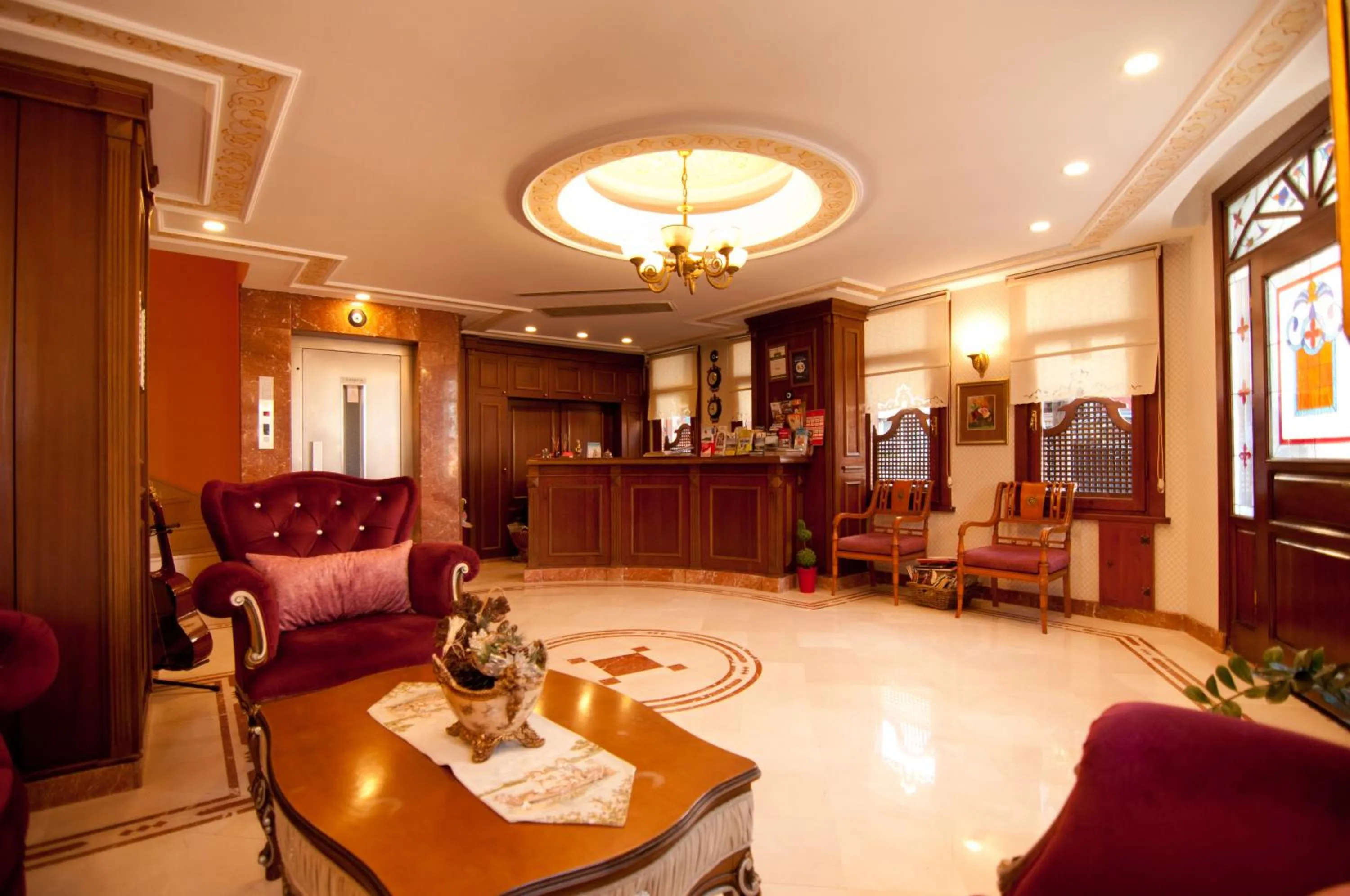 Lobby or reception in Emine Sultan Hotel