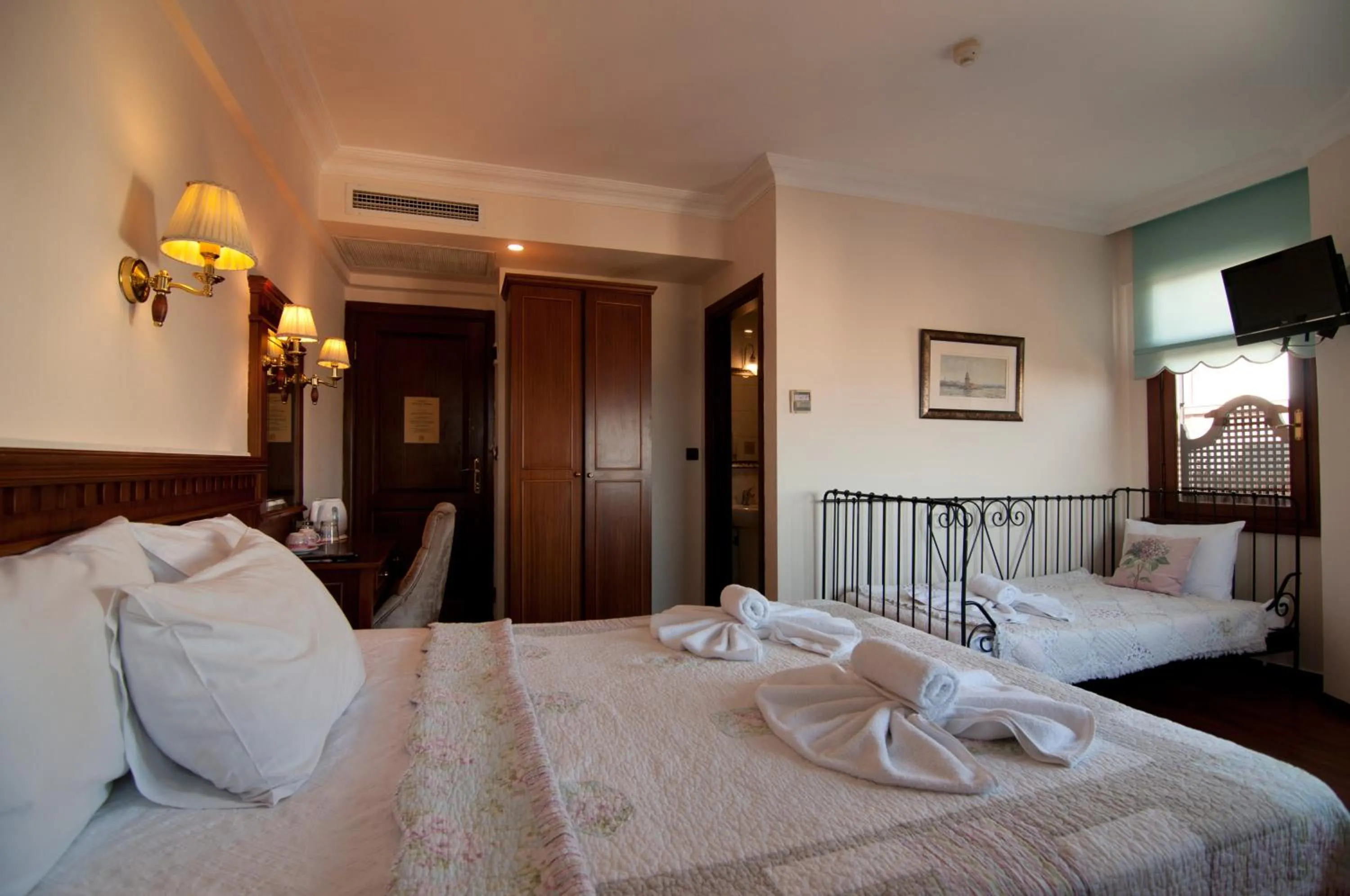 Photo of the whole room, Bed in Emine Sultan Hotel