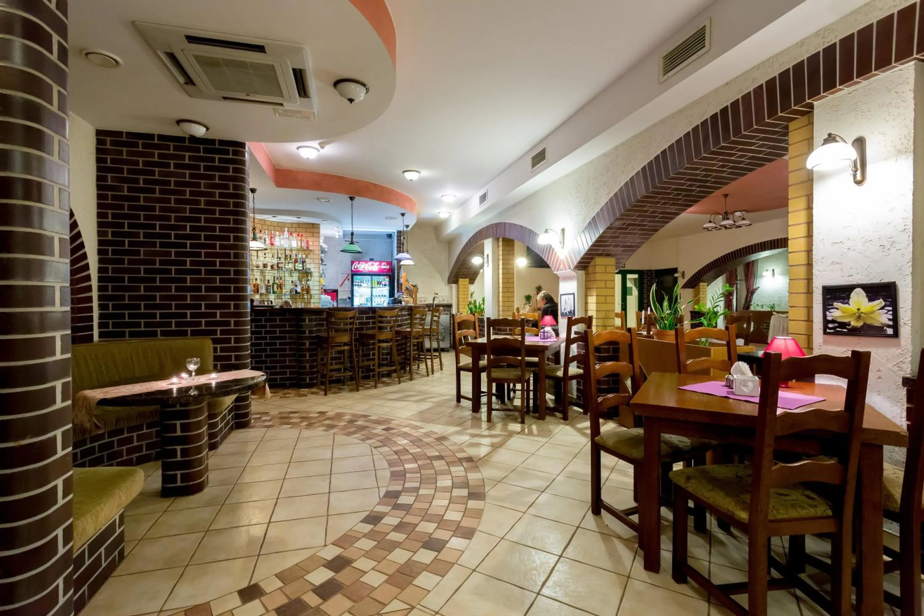 Restaurant/places to eat in Kompleks Hotelowy Logos