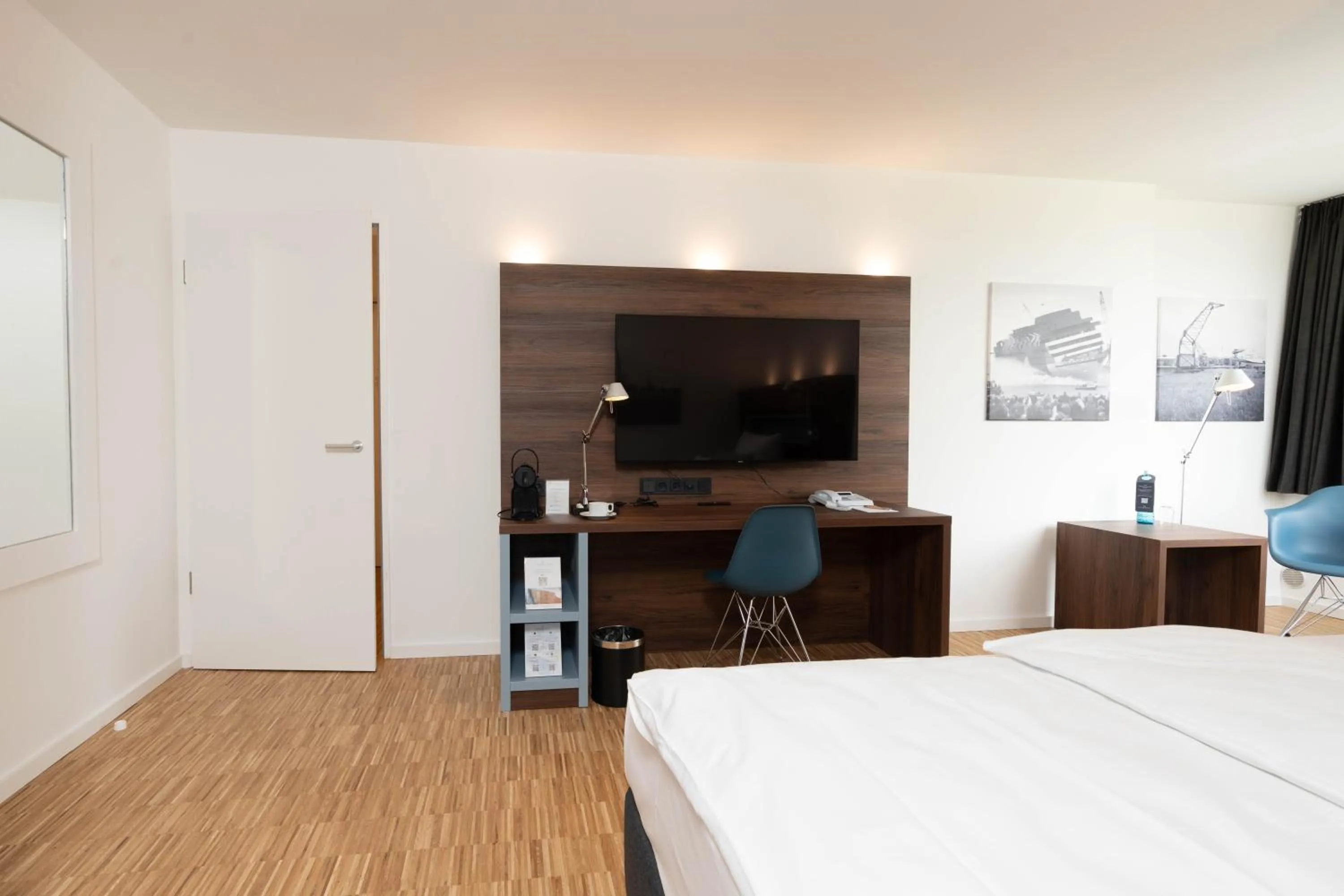 Photo of the whole room, Bed in Hotel Alte Werft