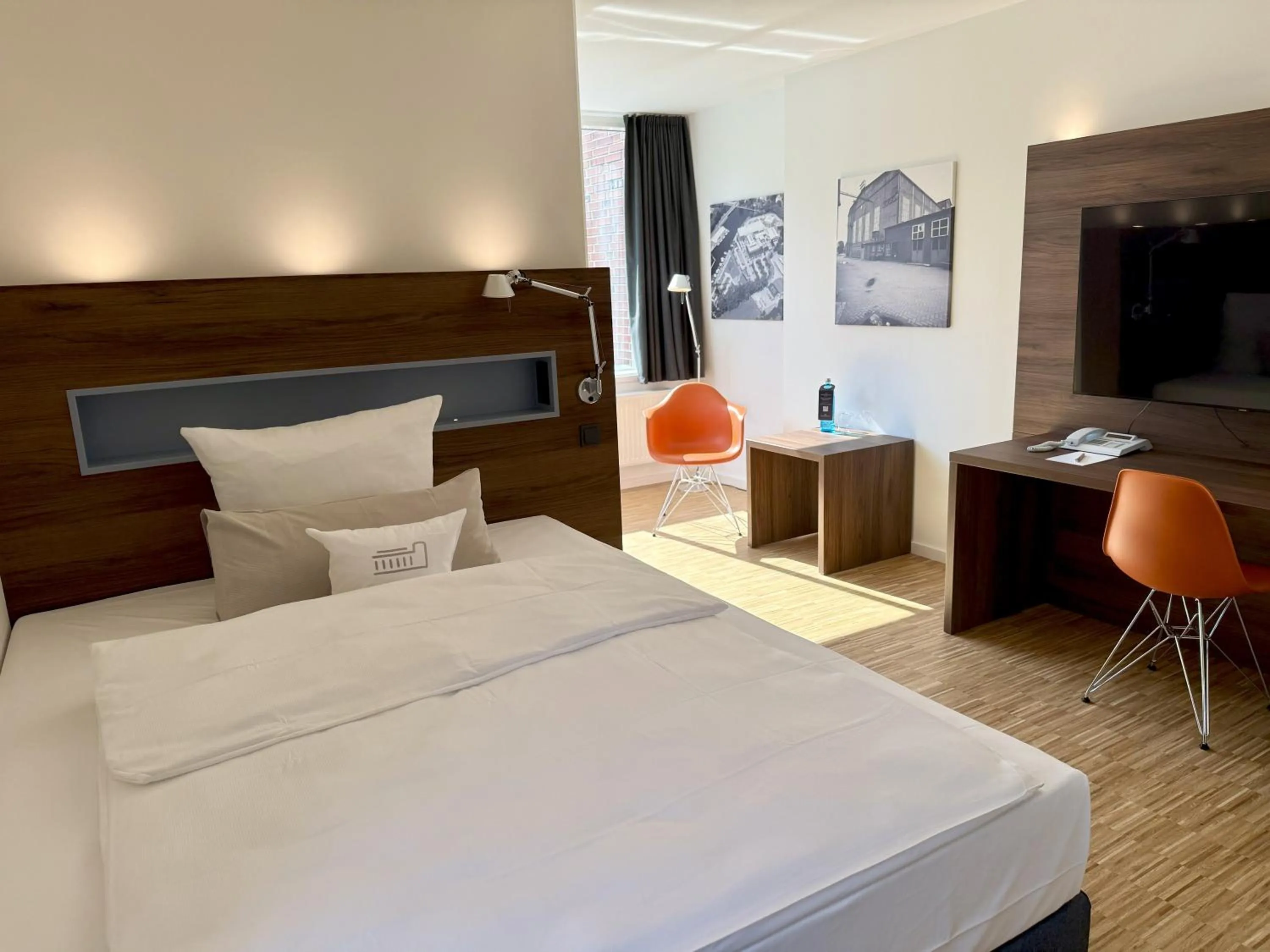 Photo of the whole room, Bed in Hotel Alte Werft