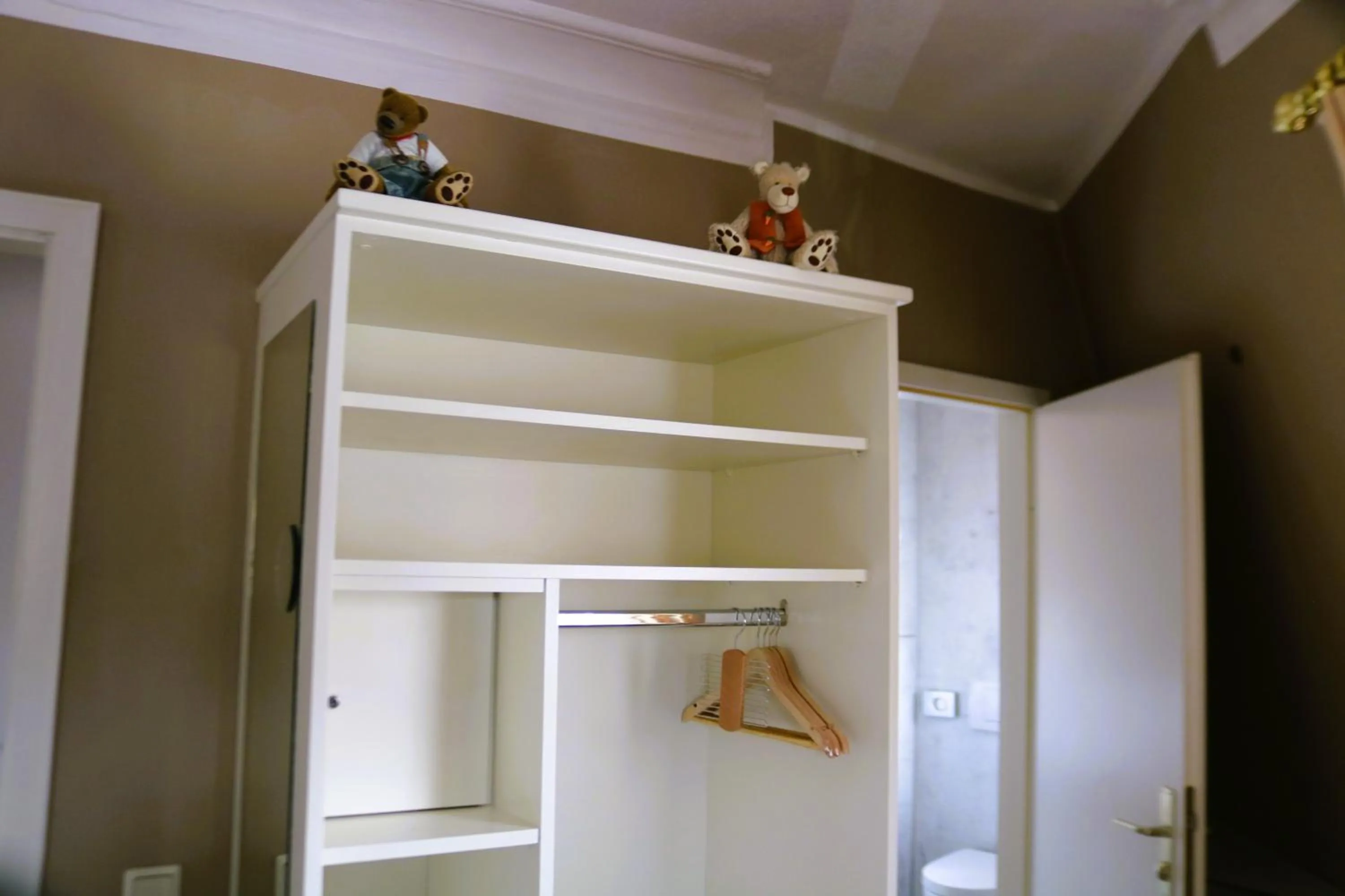 wardrobe in Teddybärenhotel
