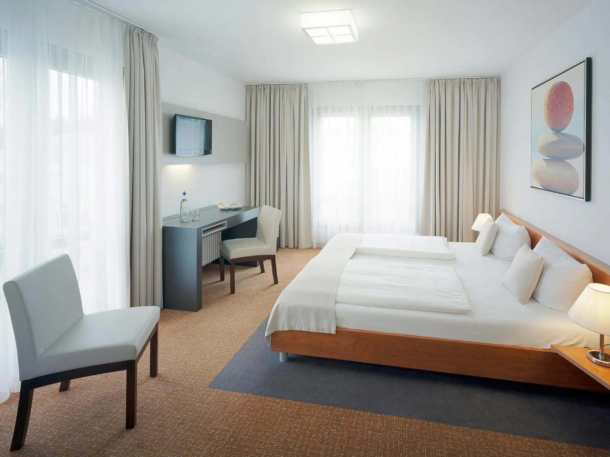 Photo of the whole room, Bed in Akademiehotel Dresden