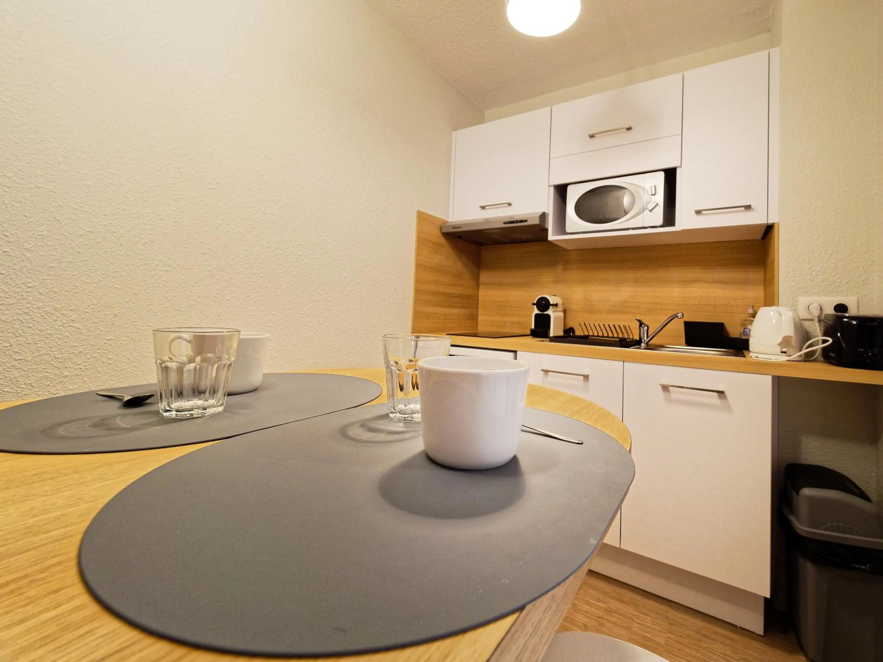 Coffee/tea facilities in Kyriad DIRECT Saint Brieuc - Parc des Expositions