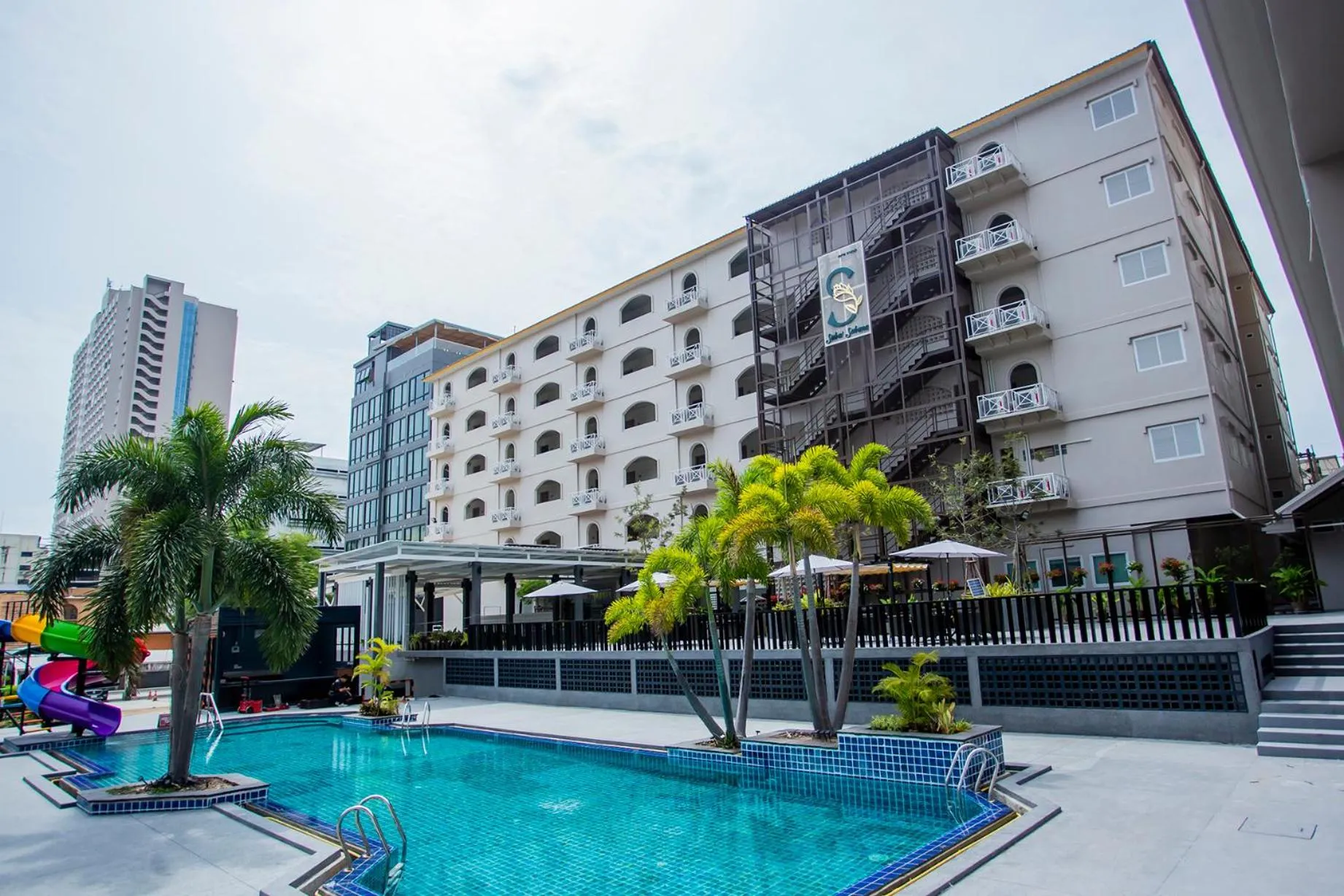 Swimming pool in Sabai Sabana