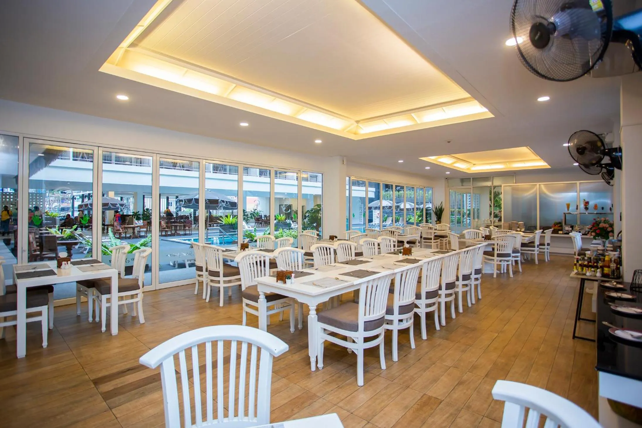 Restaurant/places to eat in Sabai Sabana