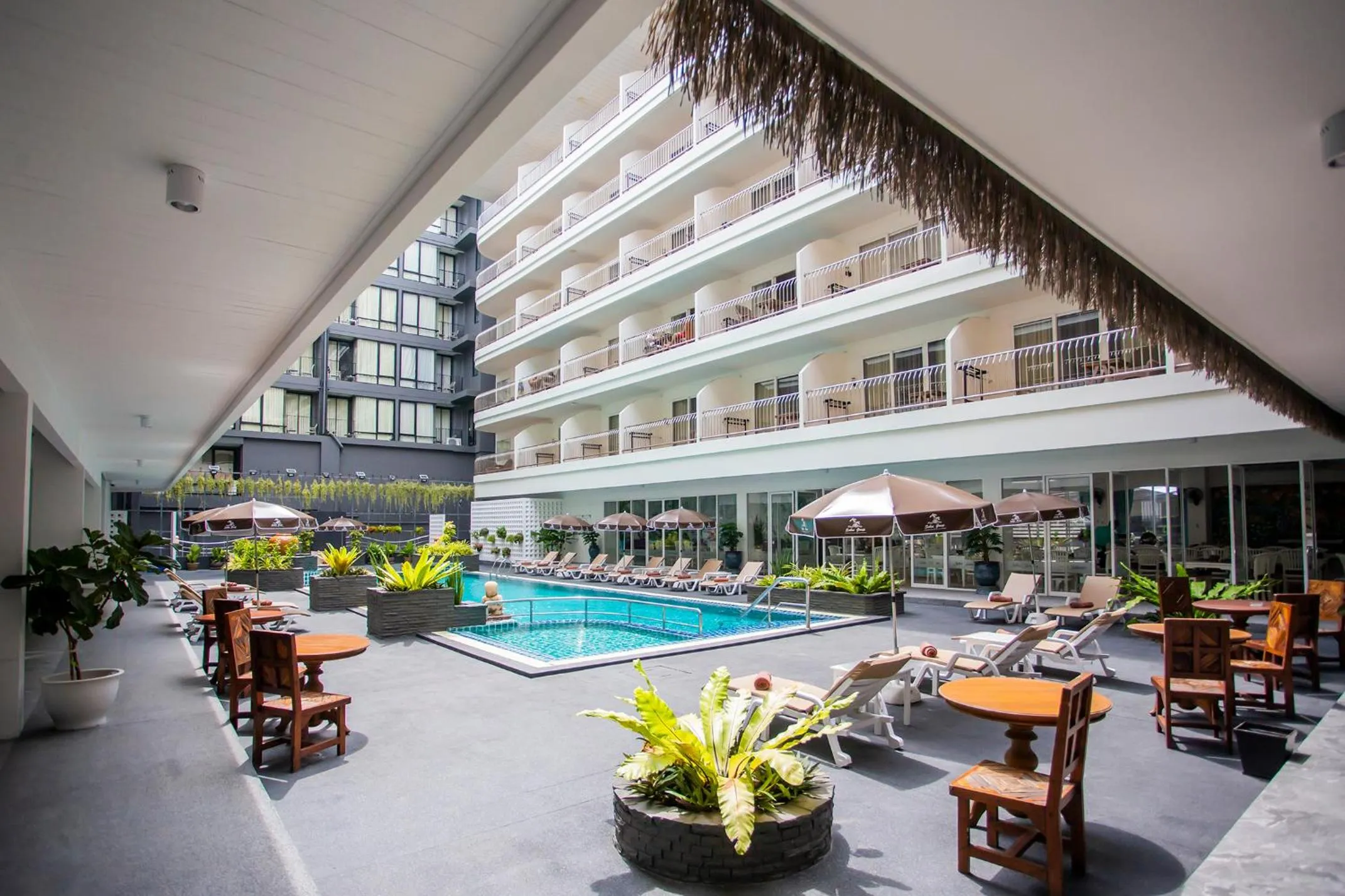 Swimming pool in Sabai Sabana