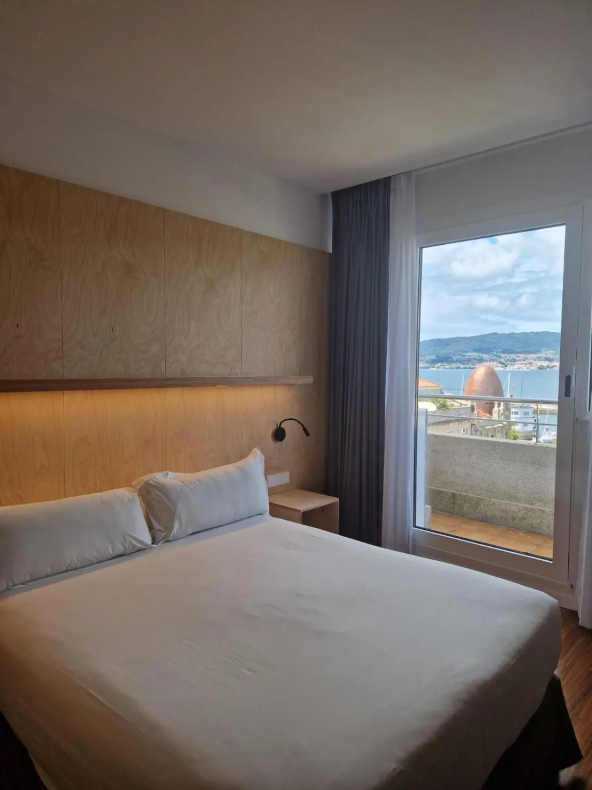 Bed in Hotel Maroa Vigo