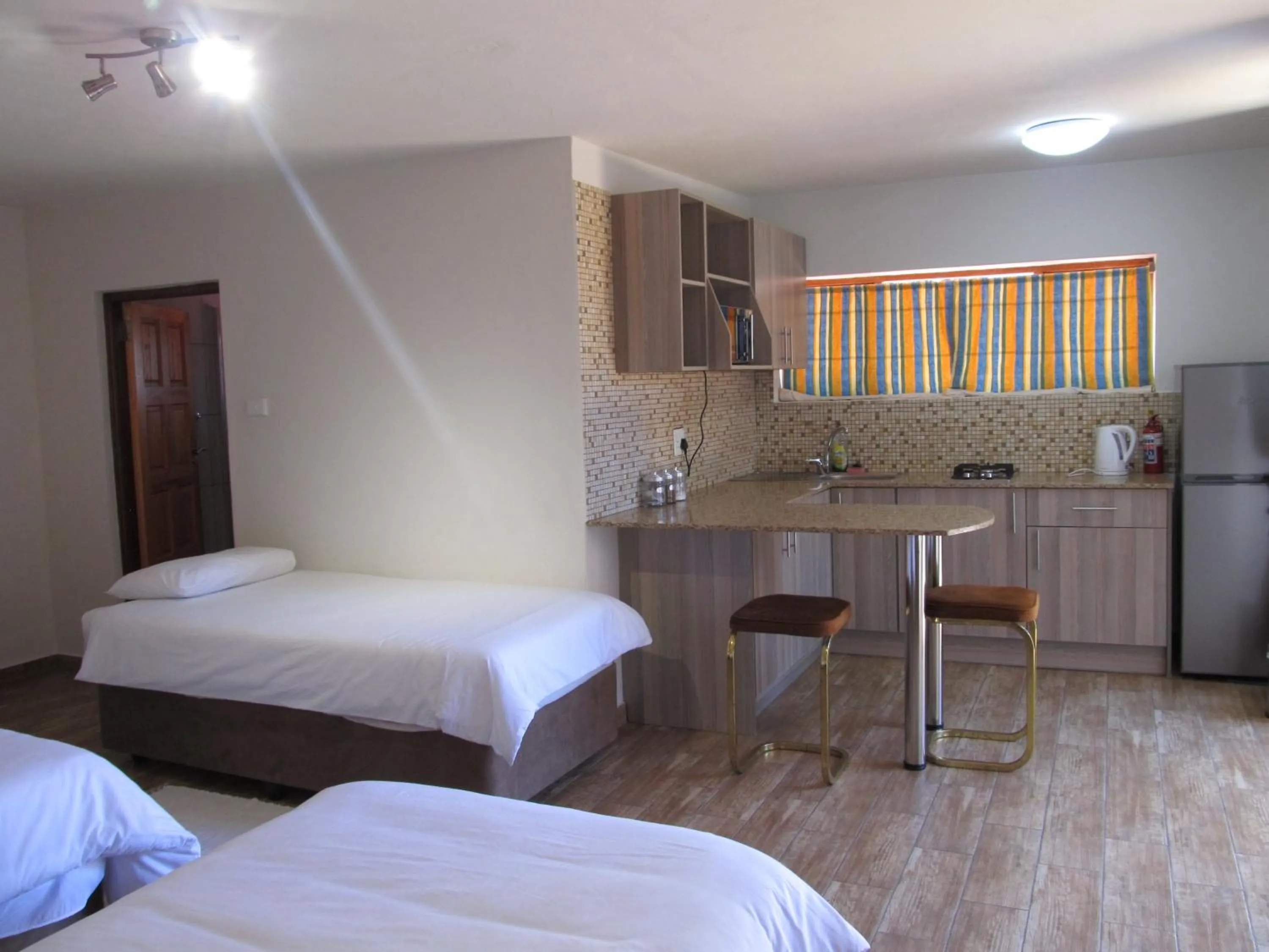 Kitchen or kitchenette, Bed in 50 Galena Affordable Luxury