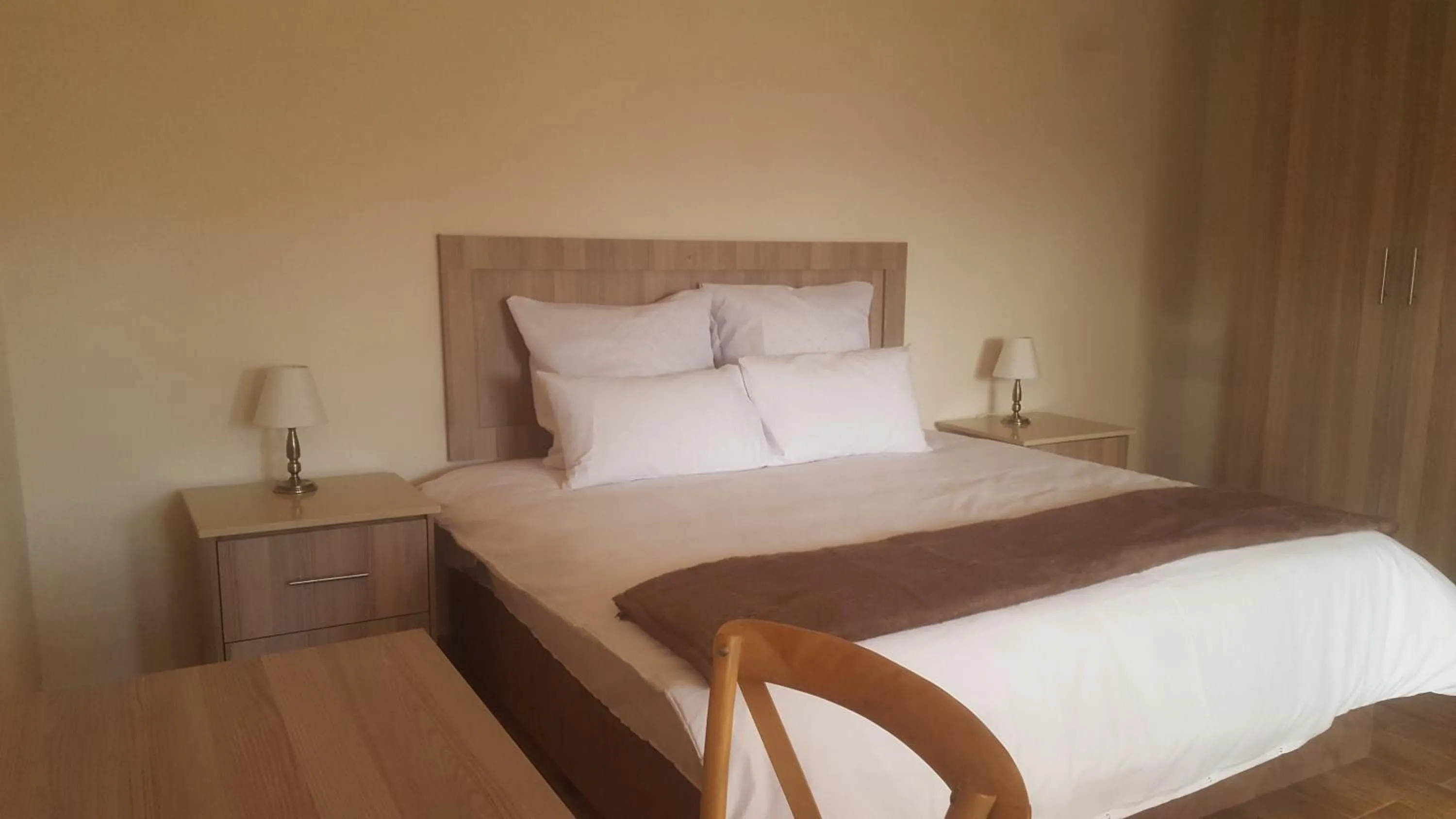 Bedroom, Bed in 50 Galena Affordable Luxury