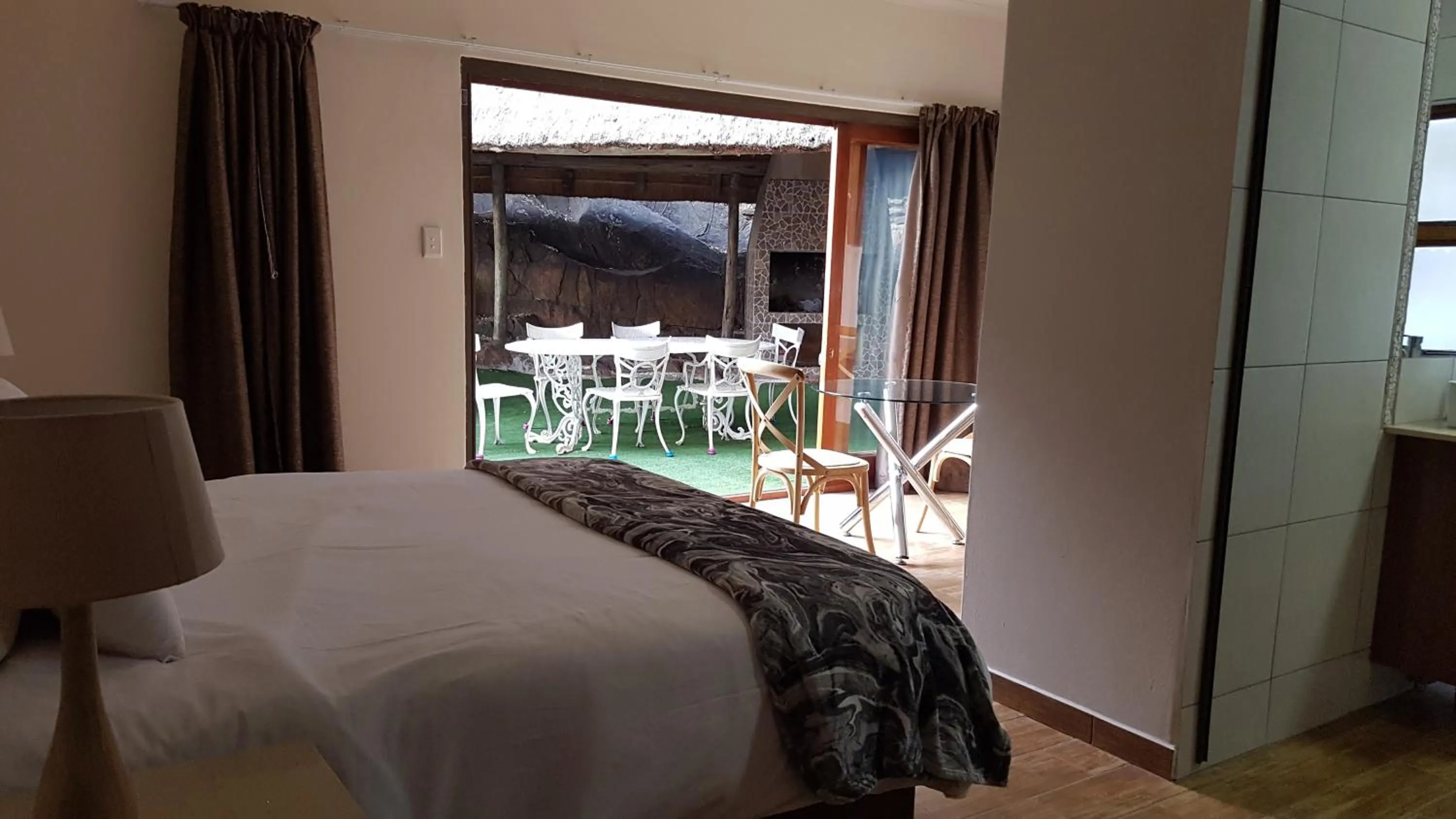 BBQ facilities, Bed in 50 Galena Affordable Luxury