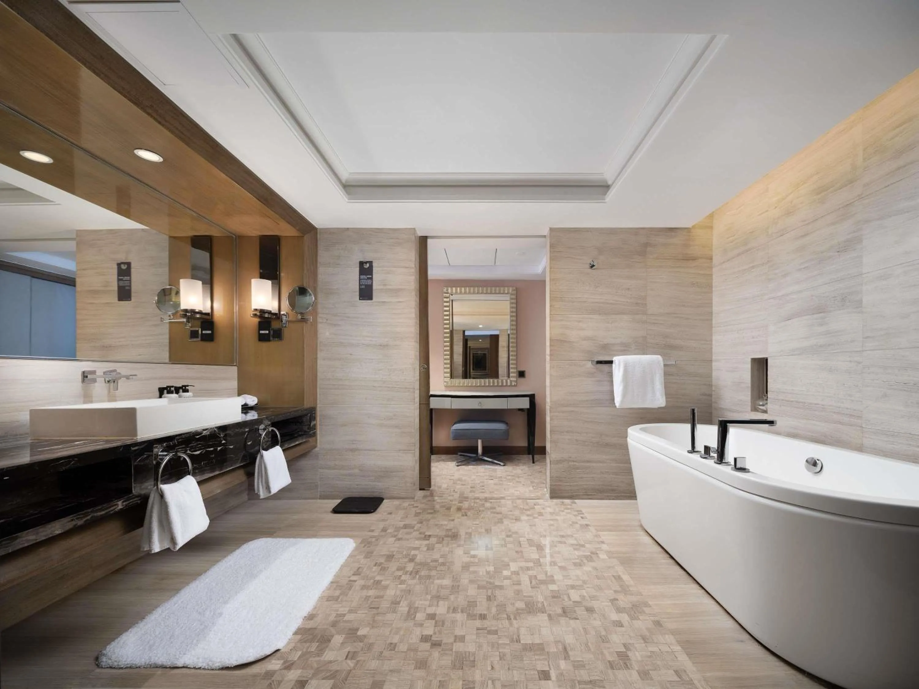 Bedroom in Pullman Shanghai Jing'an