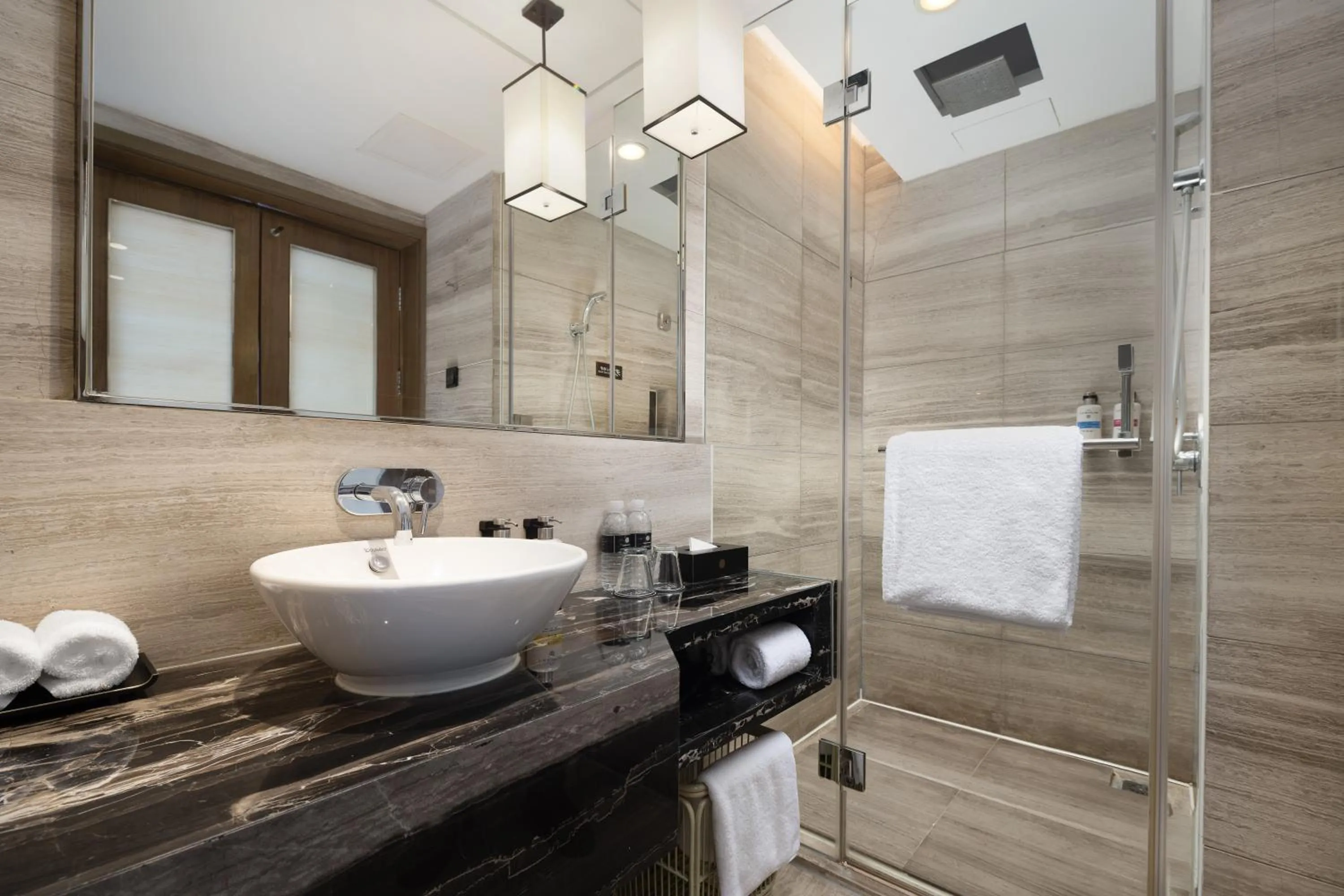 Shower in Pullman Shanghai Jing'an