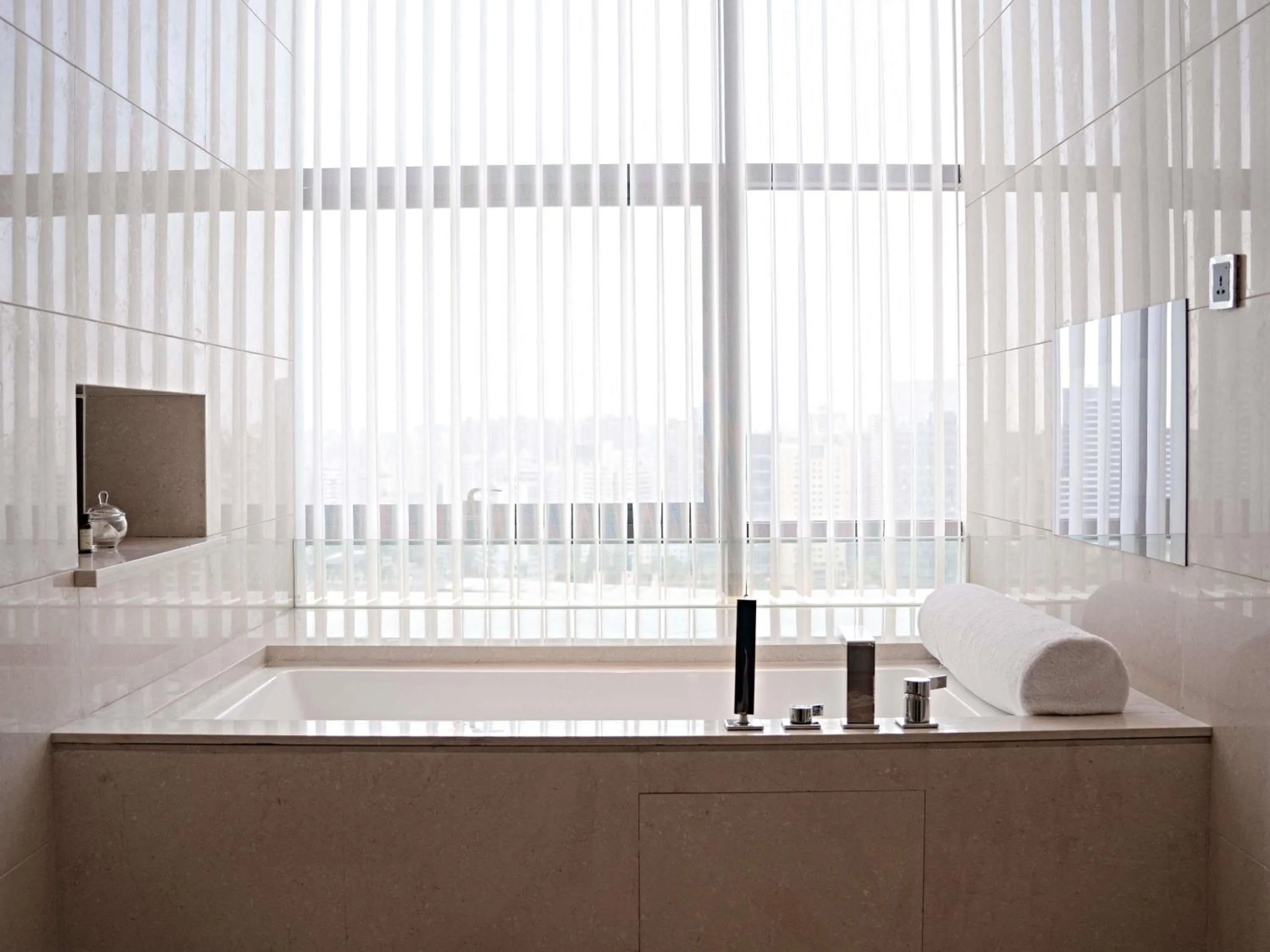 Bedroom in Pullman Shanghai Jing'an