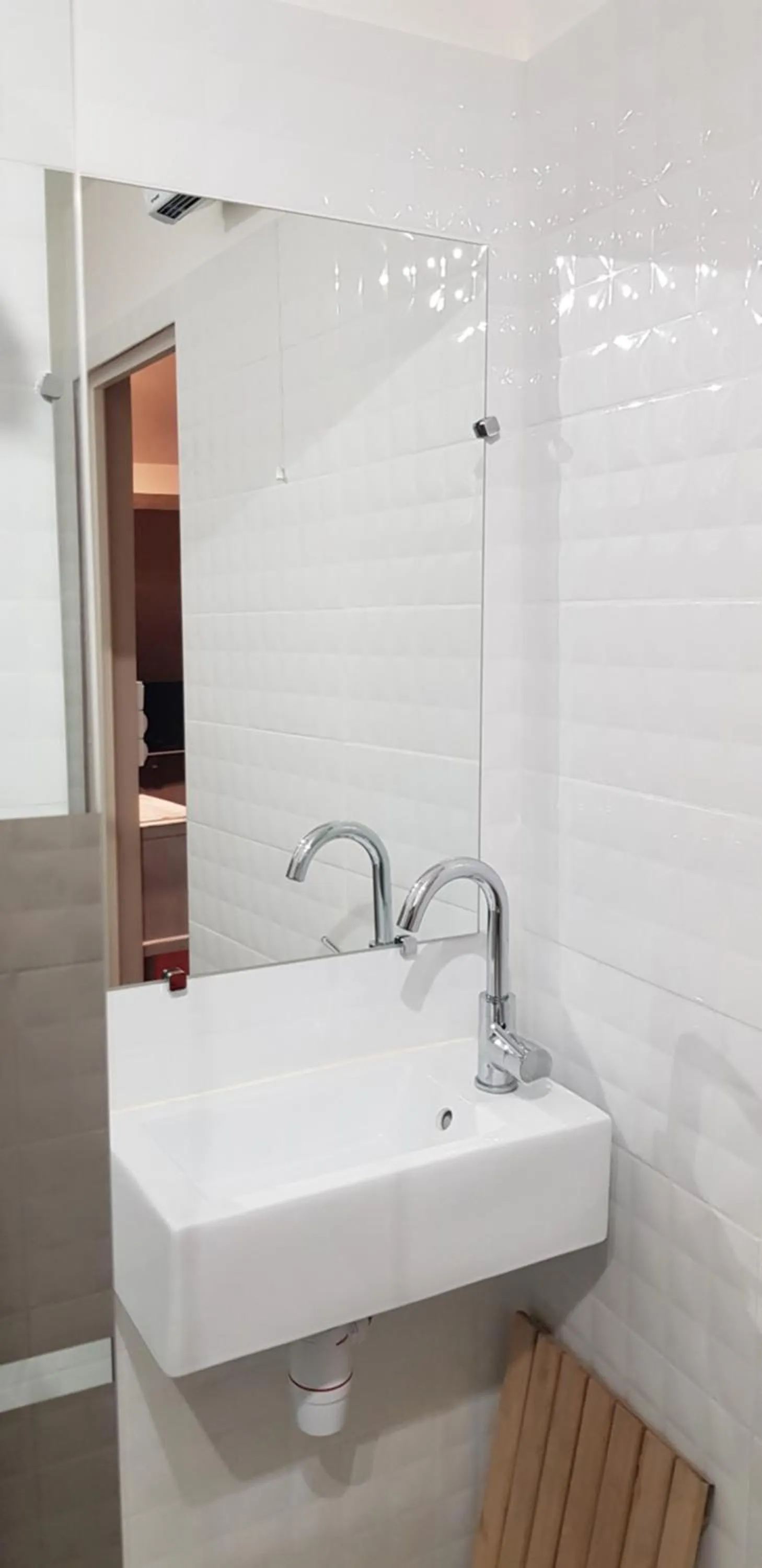 Shower in Hôtel Terminus