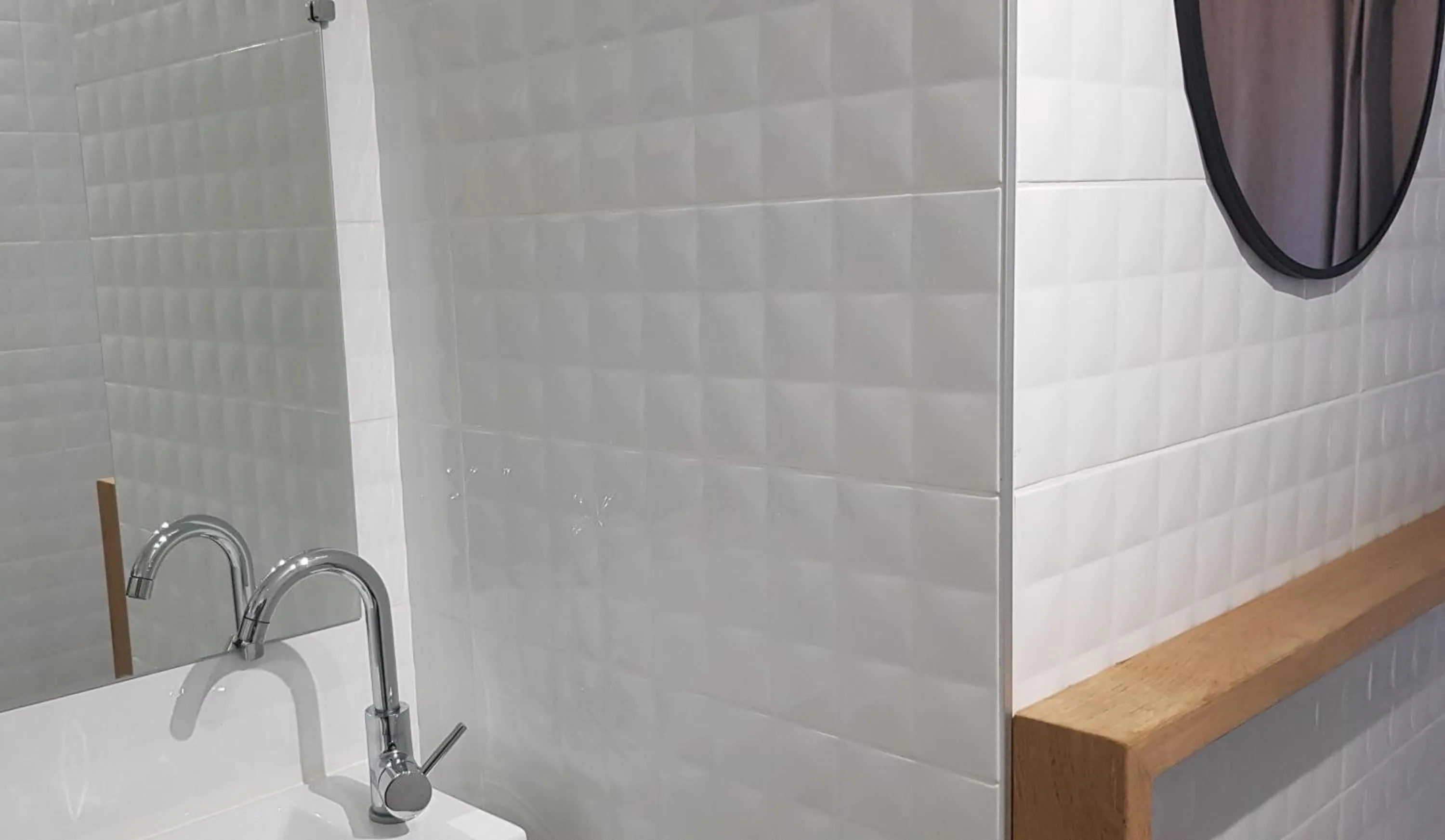 Shower in Hôtel Terminus