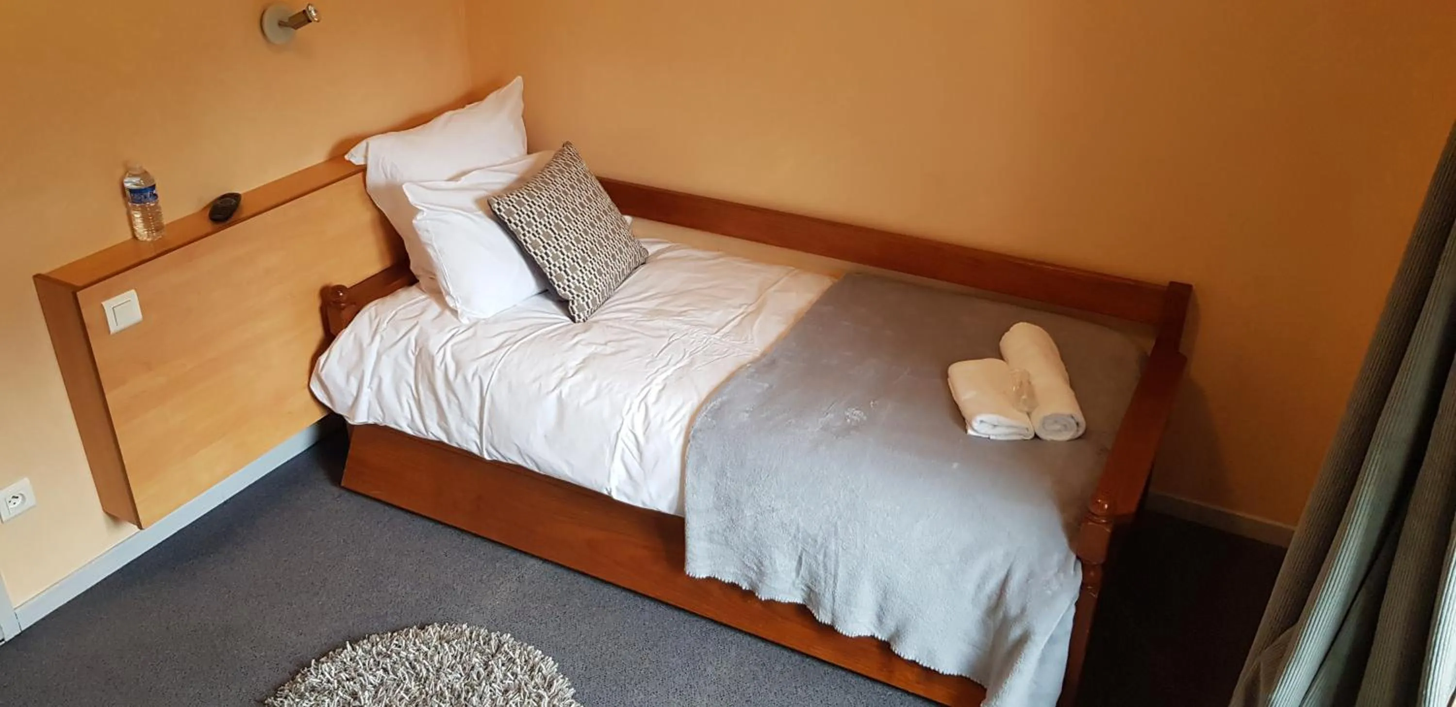 Bedroom, Bed in Hôtel Terminus